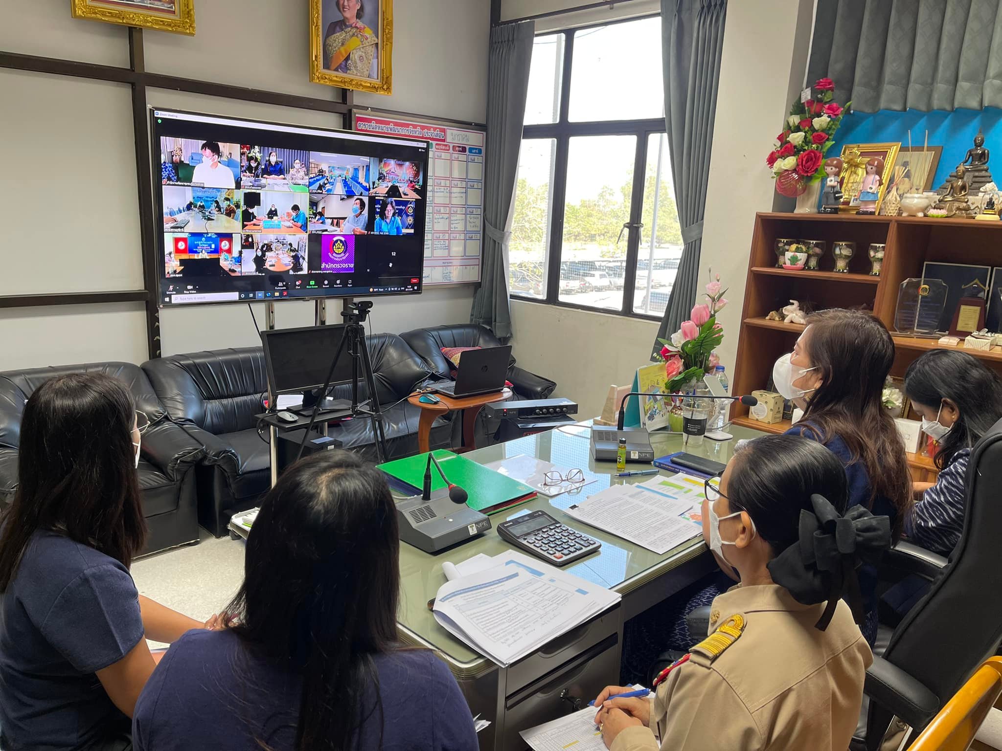 พช.กำแพงเพชร ร่วมประชุมติดตามงานนโยบายสำคัญกรมการพัฒนาชุมชน เขตตรวจราชการที่ 5 และ 8 ผ่าน ระบบzoom