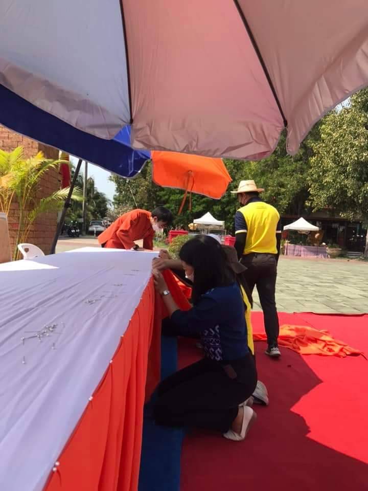 พช.กำแพงเพชร ร่วมเตรียมสถานที่แถลงข่าวประเพณีนบพระเล่นเพลงและงานกาชาดฯ ประจำปี 2565