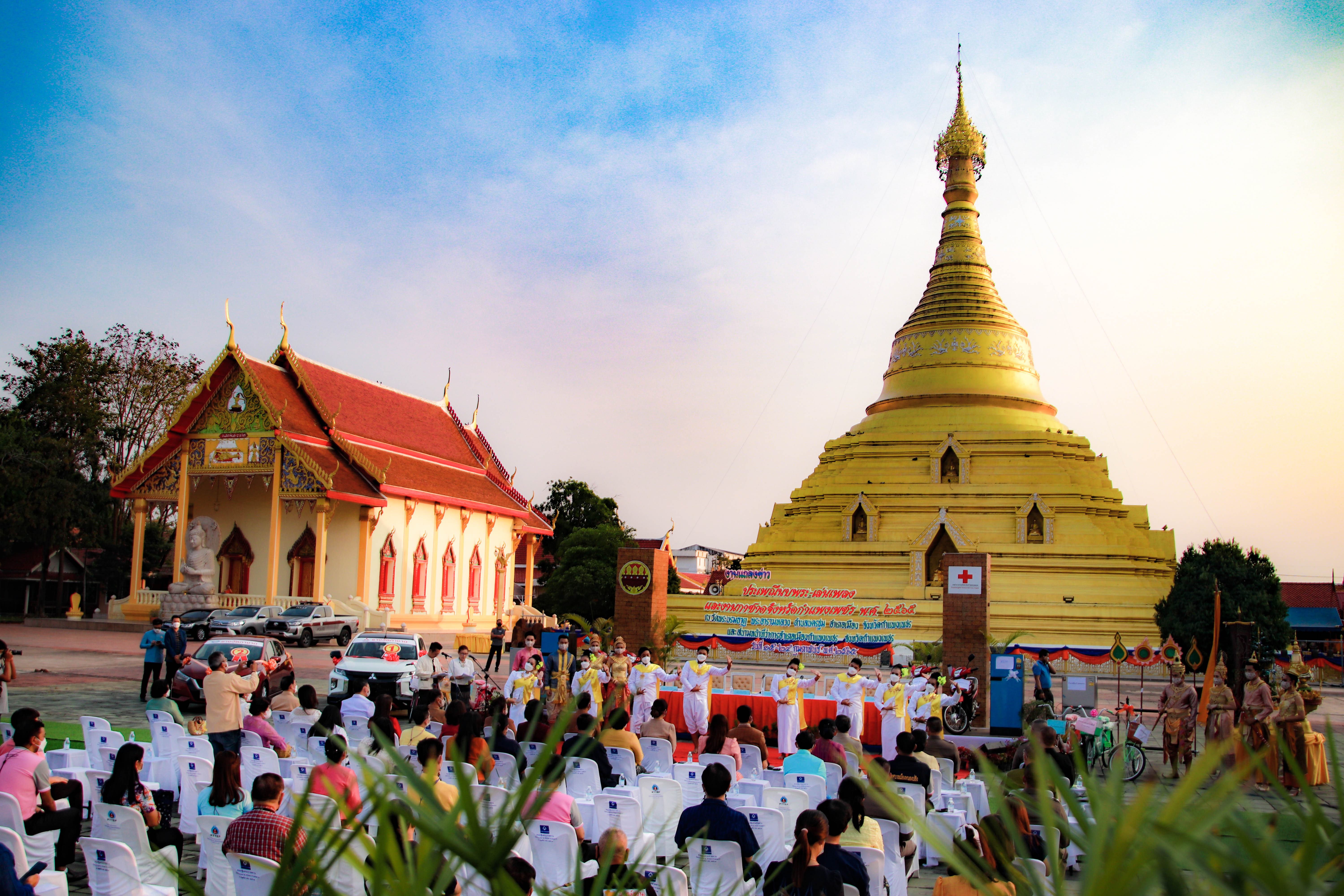 พช.กำแพงเพชร ออกบูธ งานแถลงข่าวงานประเพณีนบพระ-เล่นเพลงและงานกาชาด ปี 2565 โชว์ผลิตภัณฑ์เด่น ของดีเมืองชากังราว เพื่อกระตุ้นการจับจ่ายภายในงาน