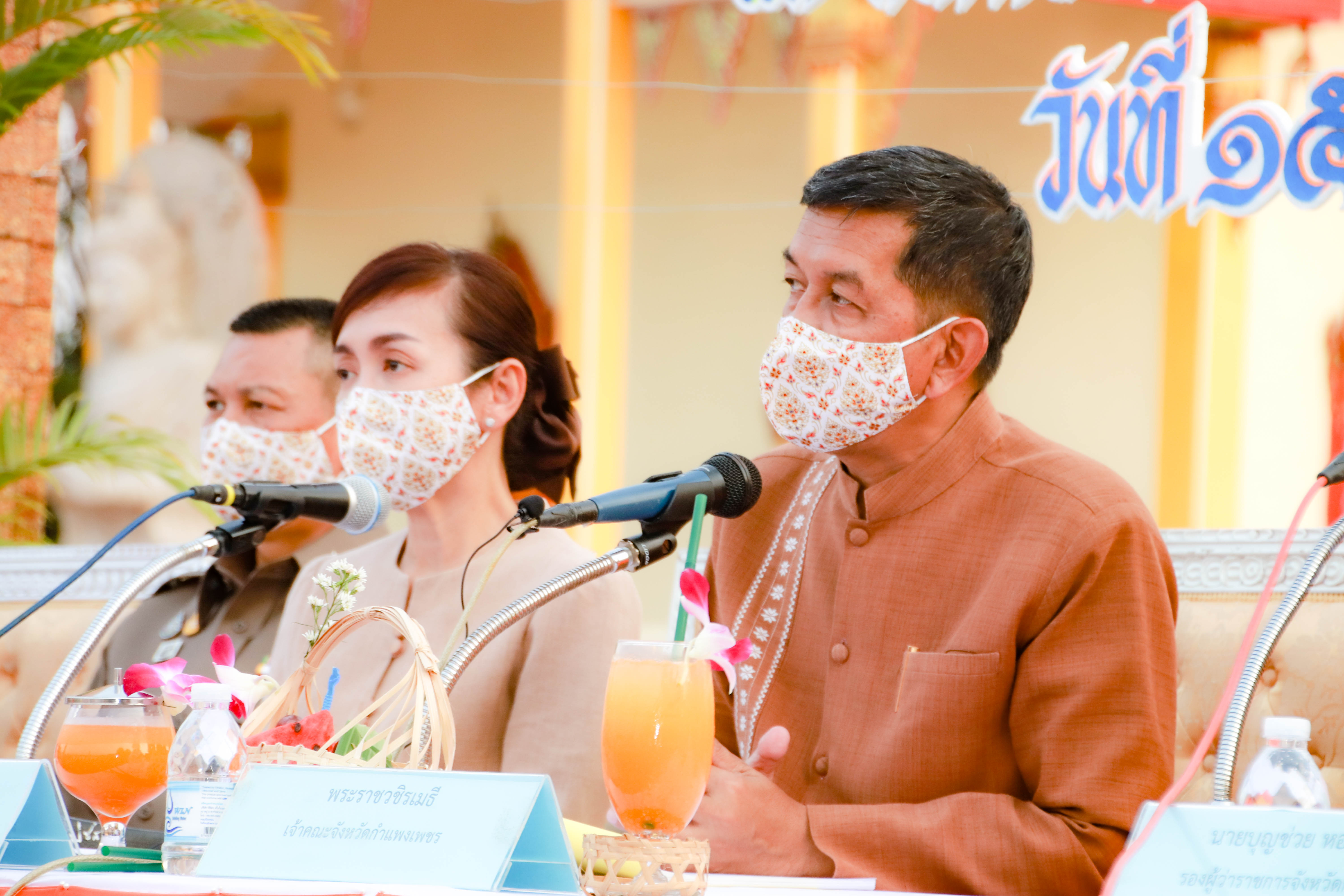พช.กำแพงเพชร ออกบูธ งานแถลงข่าวงานประเพณีนบพระ-เล่นเพลงและงานกาชาด ปี 2565 โชว์ผลิตภัณฑ์เด่น ของดีเมืองชากังราว เพื่อกระตุ้นการจับจ่ายภายในงาน