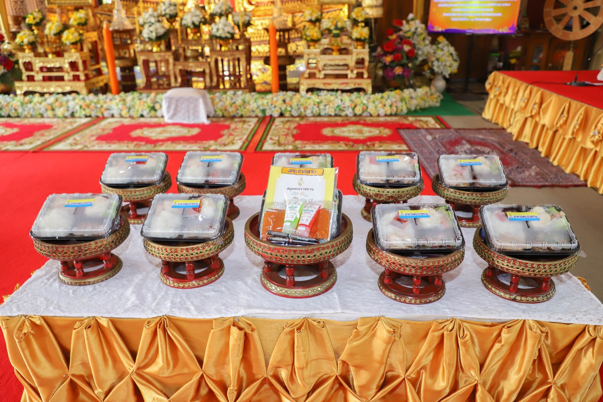 กำแพงเพชร เมืองมรดกโลก : พช.กำแพงเพชร ร่วมพิธีถวายภัตตาหาร และสิ่งของพระราชทาน ของพระบาทสมเด็จพระเจ้าอยู่หัว แด่พระภิกษุ สามเณร ในการสอบบาลีสนามหลวง ครั้งที่ 1
