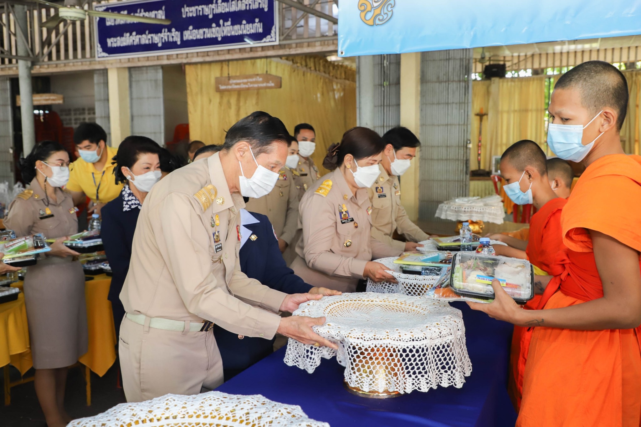กำแพงเพชร เมืองมรดกโลก : พช.กำแพงเพชร ร่วมพิธีถวายภัตตาหาร และสิ่งของพระราชทาน ของพระบาทสมเด็จพระเจ้าอยู่หัว แด่พระภิกษุ สามเณร ในการสอบบาลีสนามหลวง ครั้งที่ 1