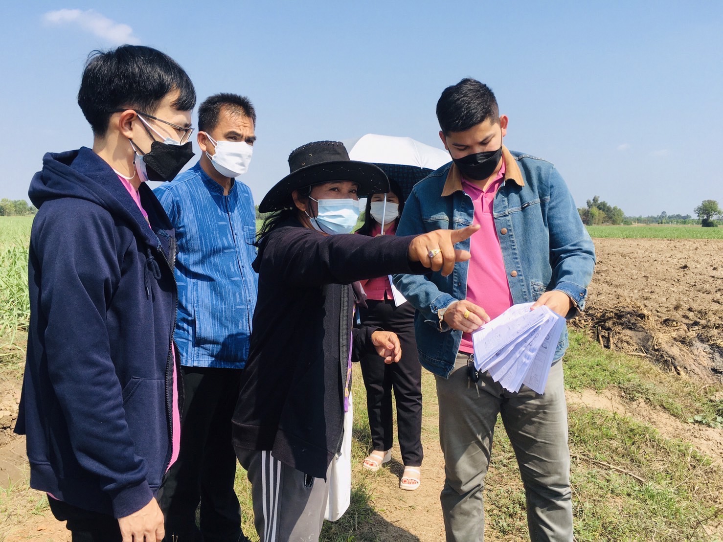 พช.กำแพงเพชร สนับสนุน ติดตามการดำเนินโครงการพัฒนาหมู่บ้านเศรษฐกิจพอเพียงต้นแบบ ปี 2565