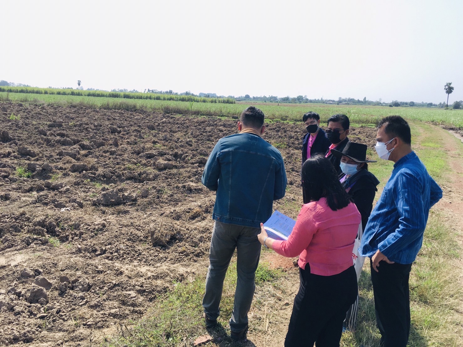 พช.กำแพงเพชร สนับสนุน ติดตามการดำเนินโครงการพัฒนาหมู่บ้านเศรษฐกิจพอเพียงต้นแบบ ปี 2565