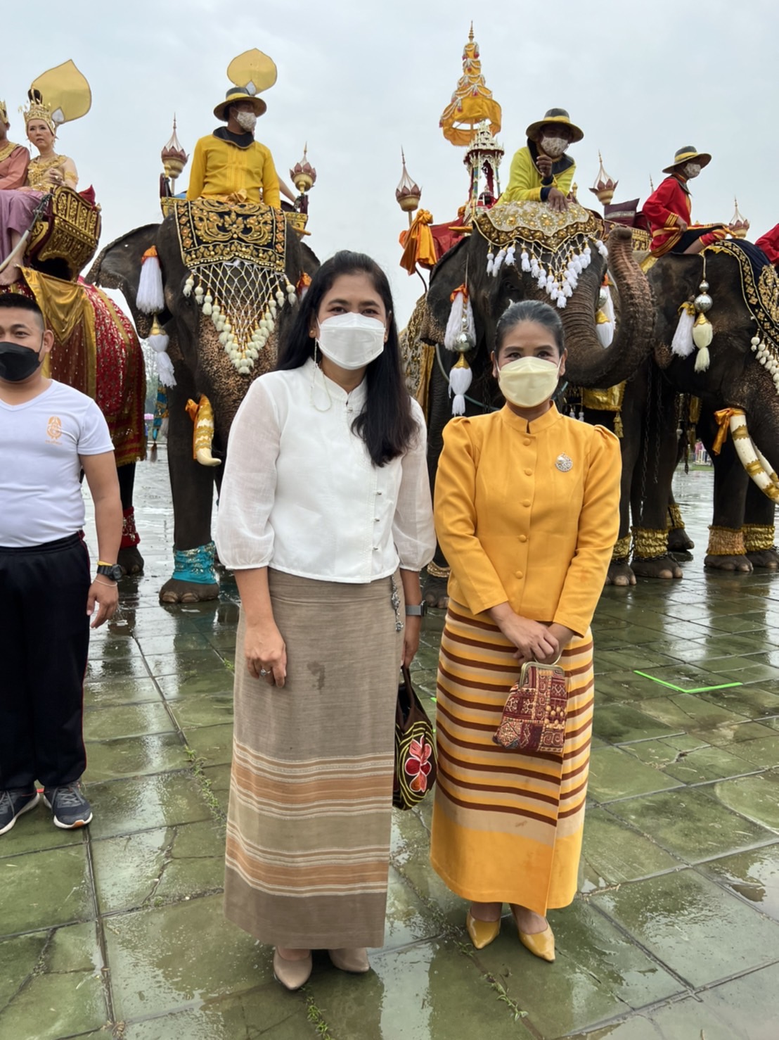 พช.กำแพงเพชร ร่วมพิธีเปิดงาน ประเพณีนบพระ-เล่นเพลงและงานกาชาด ปี 2565 ชมขบวนพยุหยาตราพระเจ้าลิไทยิ่งใหญ่ตระการตา