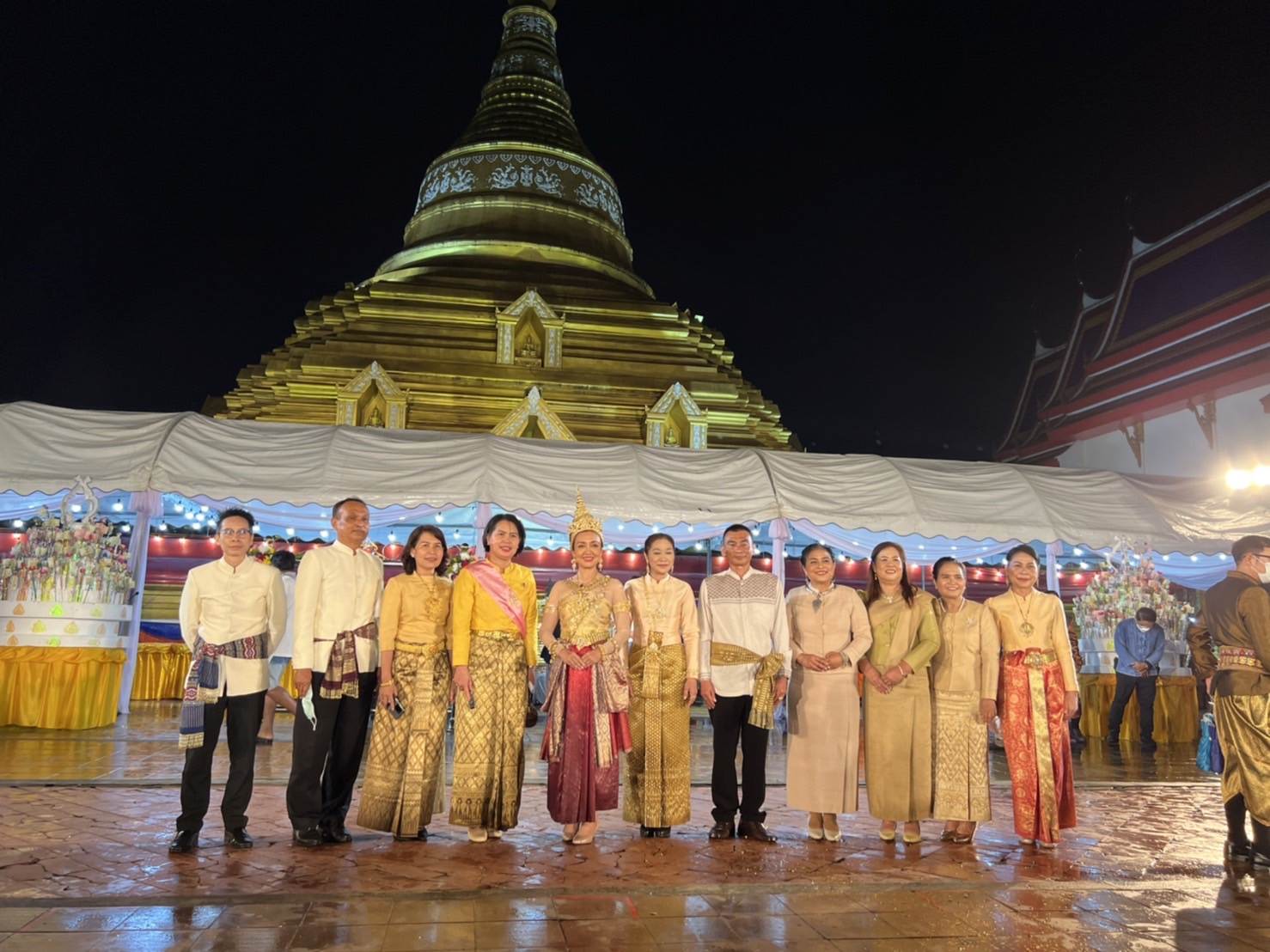 พช.กำแพงเพชร ร่วมพิธีเปิดงาน ประเพณีนบพระ-เล่นเพลงและงานกาชาด ปี 2565 ชมขบวนพยุหยาตราพระเจ้าลิไทยิ่งใหญ่ตระการตา