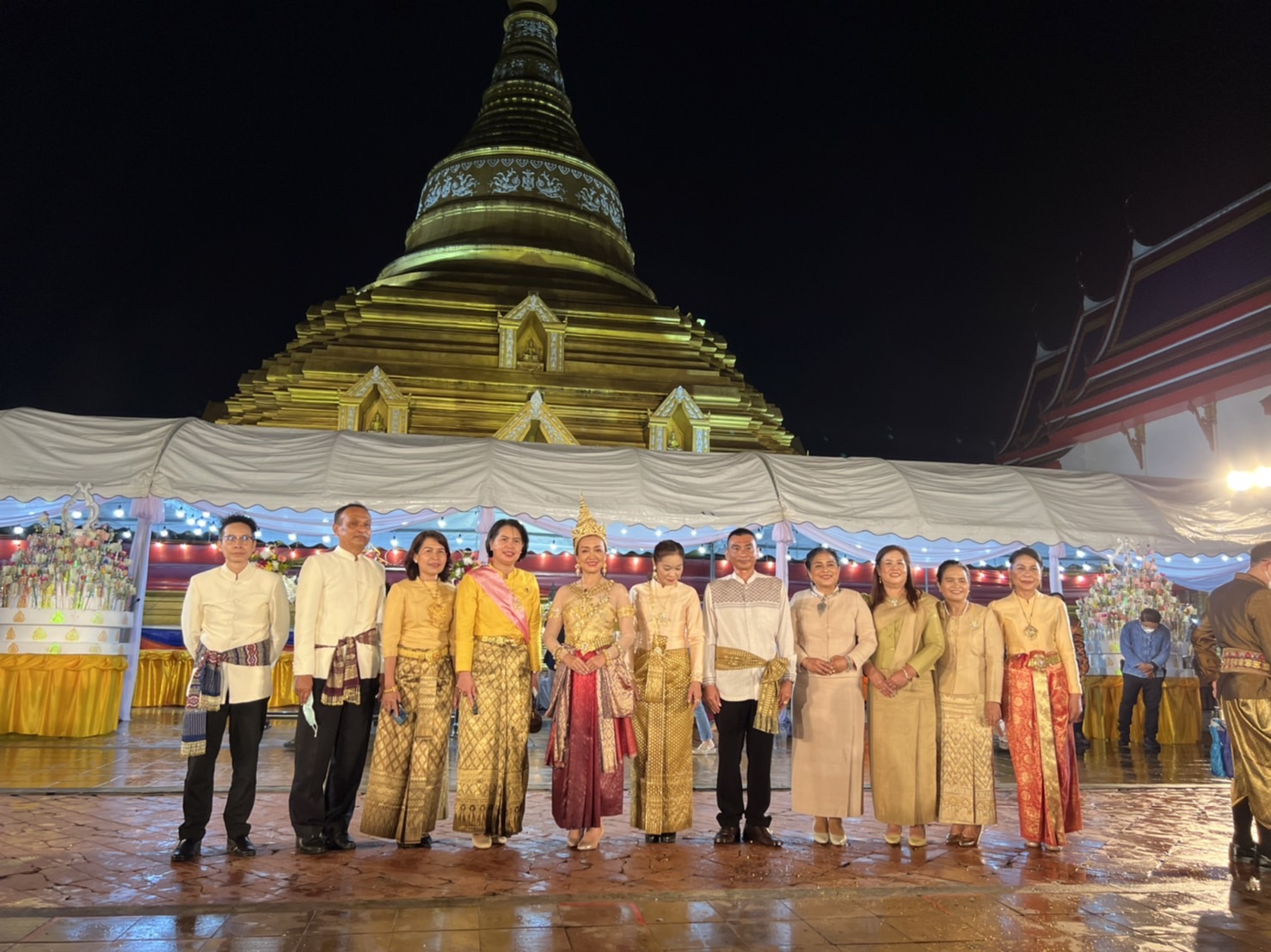 พช.กำแพงเพชร ร่วมพิธีเปิดงาน ประเพณีนบพระ-เล่นเพลงและงานกาชาด ปี 2565 ชมขบวนพยุหยาตราพระเจ้าลิไทยิ่งใหญ่ตระการตา