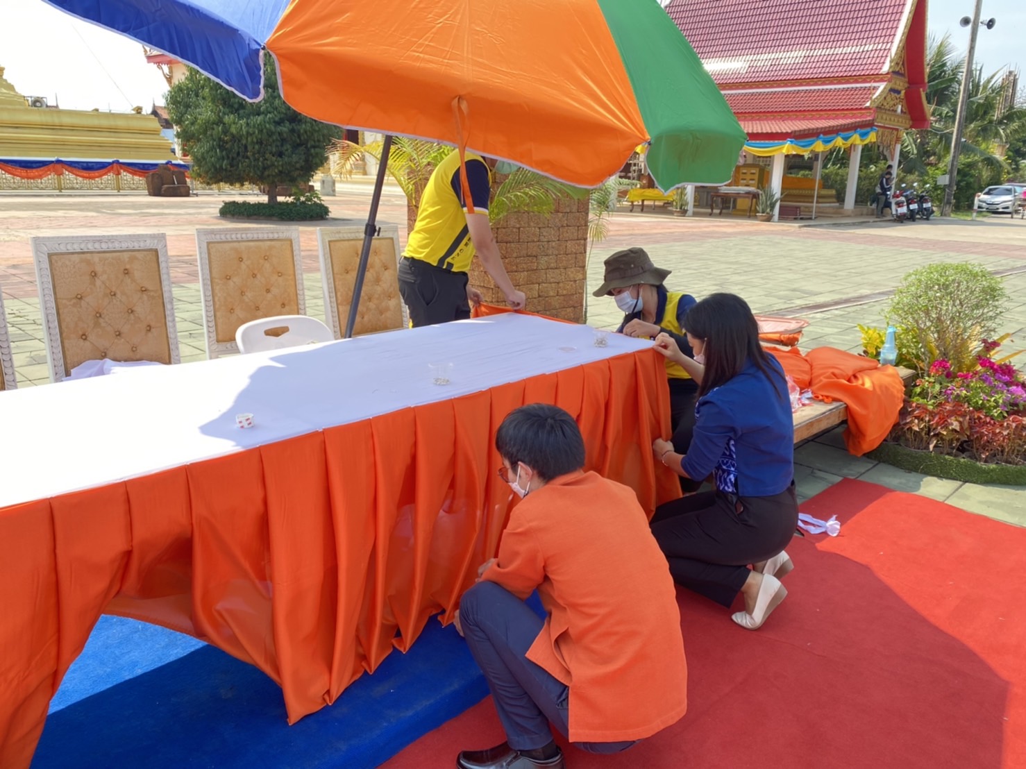 พช.กำแพงเพชร ร่วมเตรียมสถานที่แถลงข่าวประเพณีนบพระเล่นเพลงและงานกาชาดฯ ประจำปี 2565