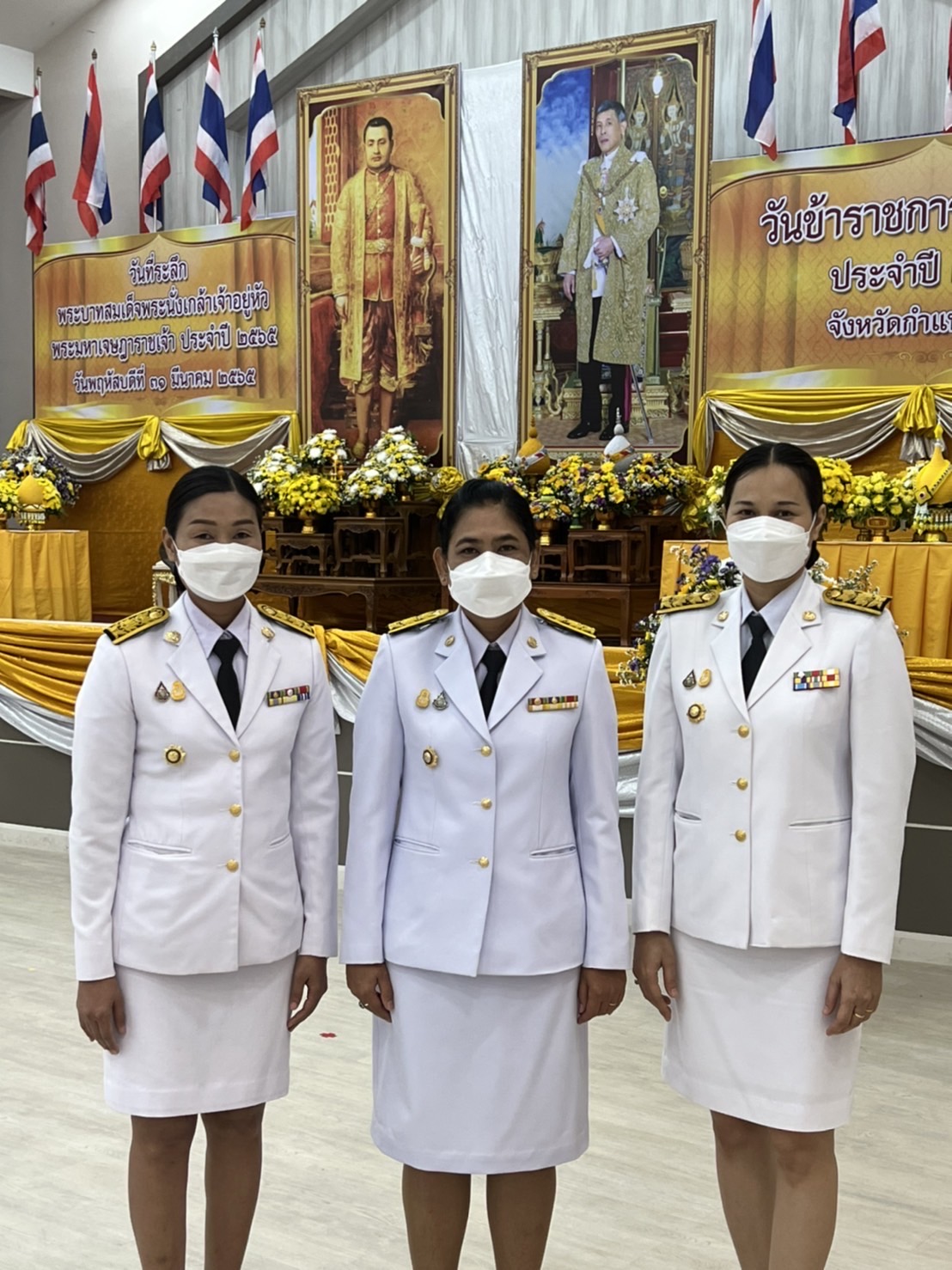 พช.กำแพงเพชร ร่วมพิธีวางพานพุ่มดอกไม้ถวายราชสักการะ เนื่องในวันที่ระลึกพระบาทสมเด็จพระนั่งเกล้าเจ้าอยู่หัว พระมหาเจษฎาราชเจ้า และวันข้าราชการพลเรือน ประจำปี 2565