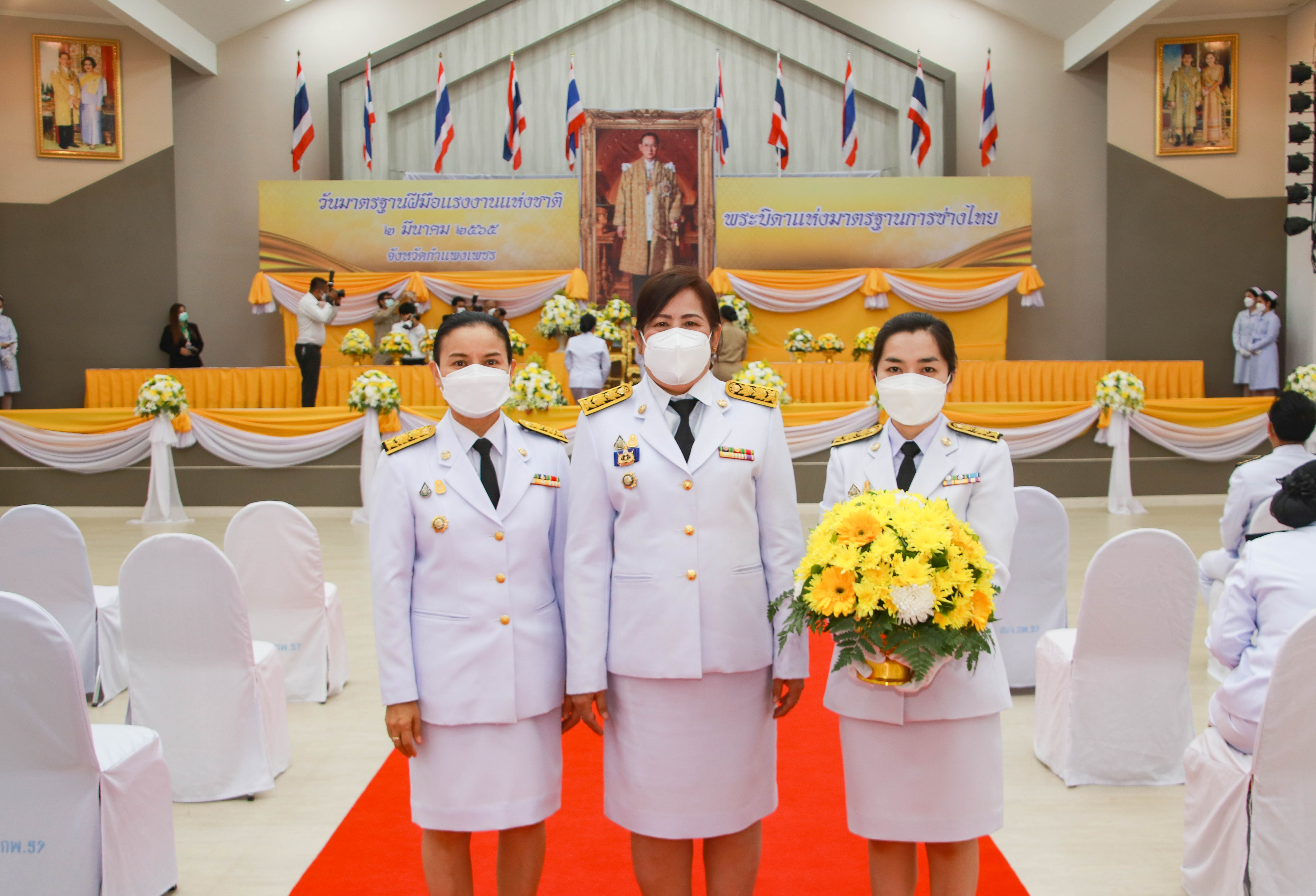 กำแพงเพชร เมืองมรดกโลก : พช.กำแพงเพชร ร่วมพิธีวางพานพุ่มฯและวันมาตรฐานฝีมือแรงงานแห่งชาติ ประจำปี 2565