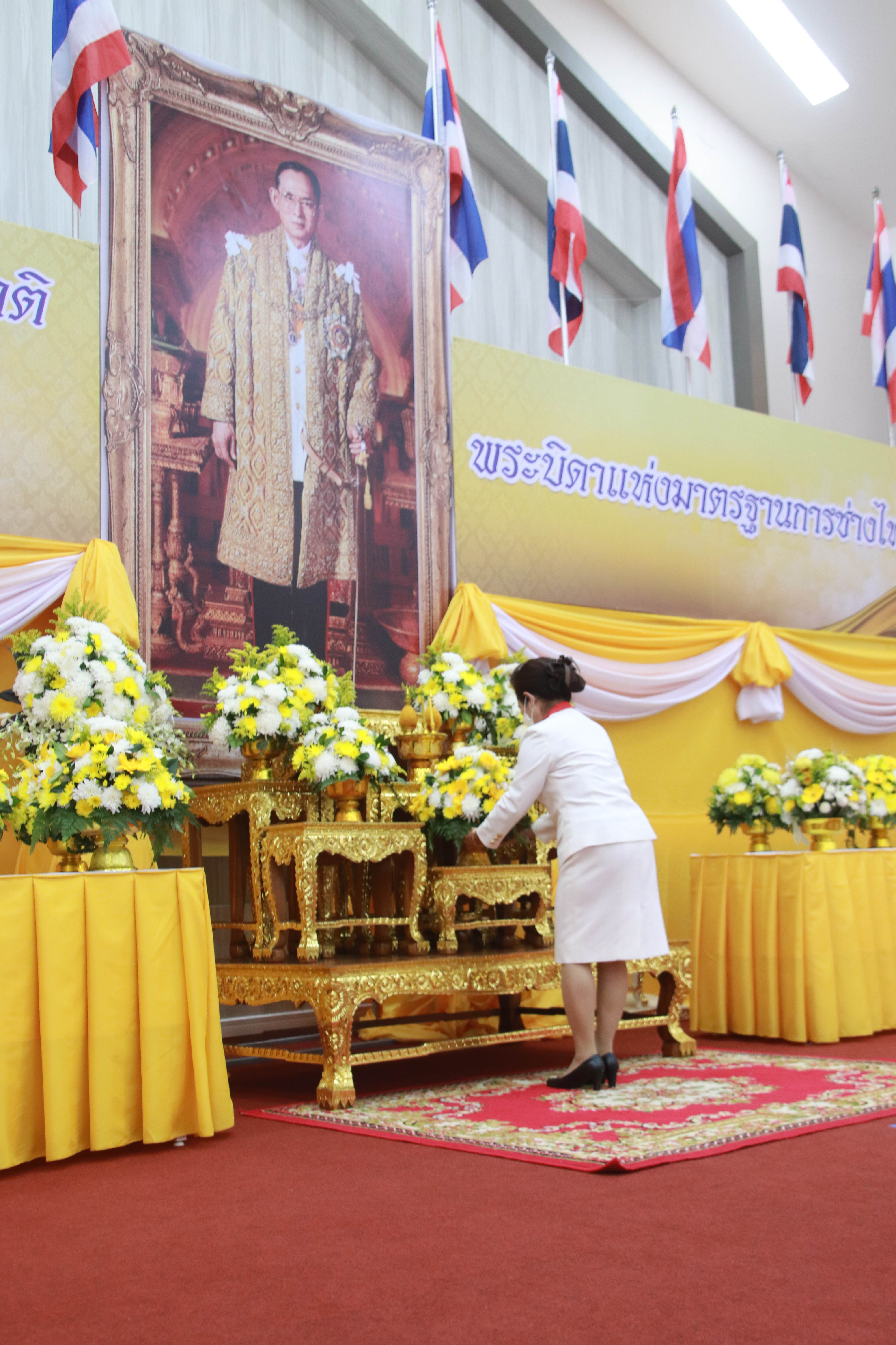 กำแพงเพชร เมืองมรดกโลก : พช.กำแพงเพชร ร่วมพิธีวางพานพุ่มฯและวันมาตรฐานฝีมือแรงงานแห่งชาติ ประจำปี 2565