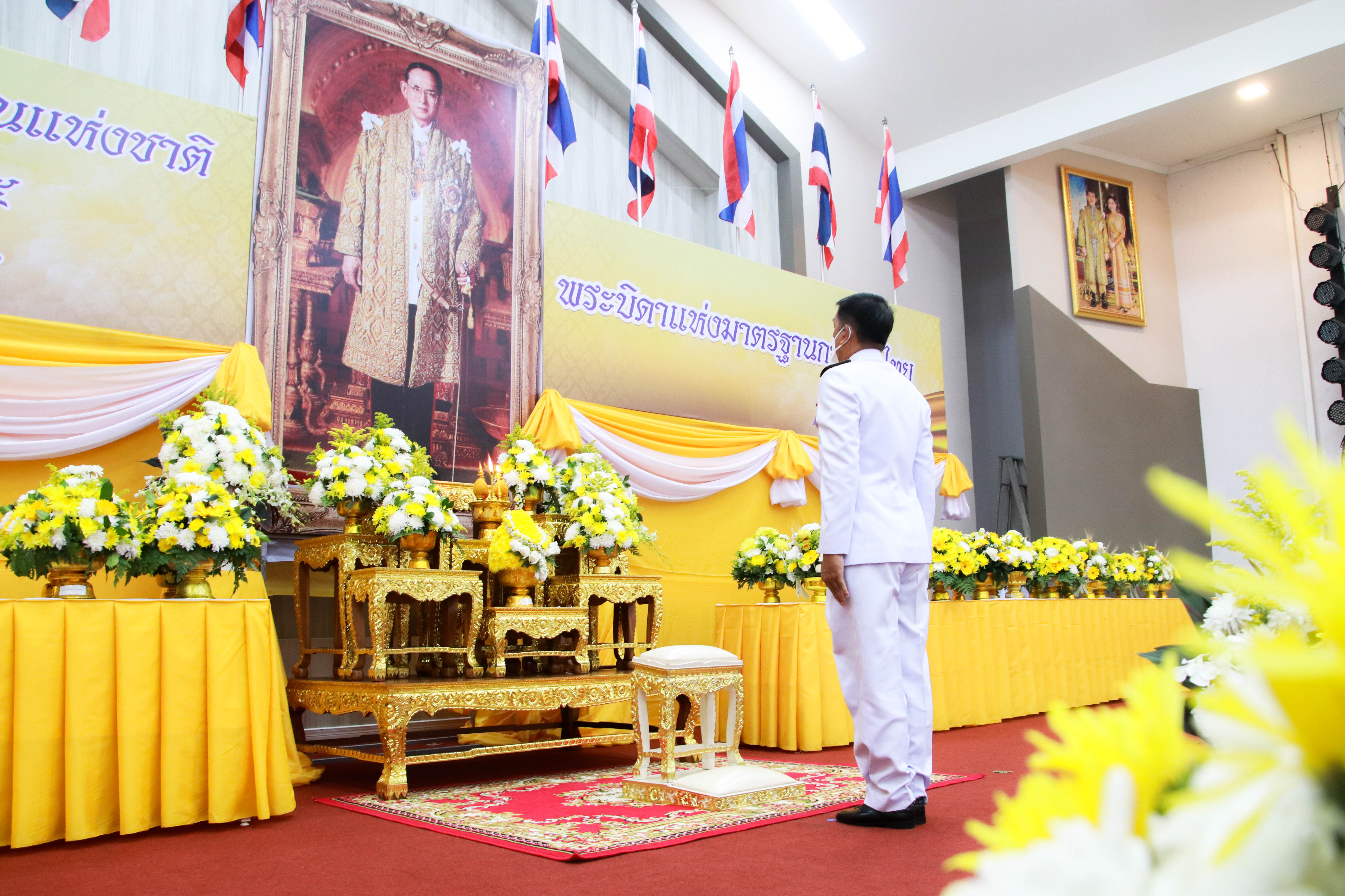 กำแพงเพชร เมืองมรดกโลก : พช.กำแพงเพชร ร่วมพิธีวางพานพุ่มฯและวันมาตรฐานฝีมือแรงงานแห่งชาติ ประจำปี 2565