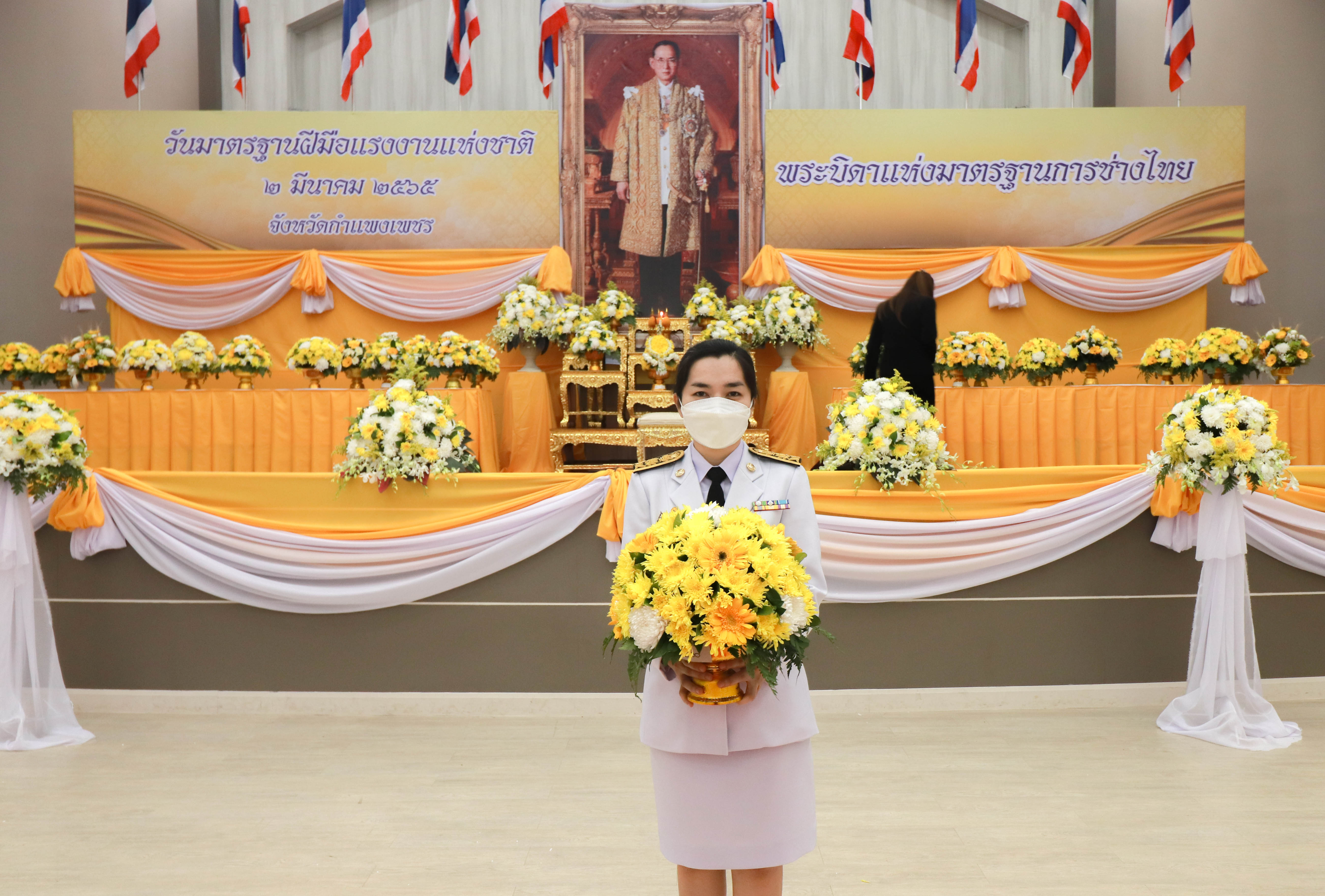กำแพงเพชร เมืองมรดกโลก : พช.กำแพงเพชร ร่วมพิธีวางพานพุ่มฯและวันมาตรฐานฝีมือแรงงานแห่งชาติ ประจำปี 2565