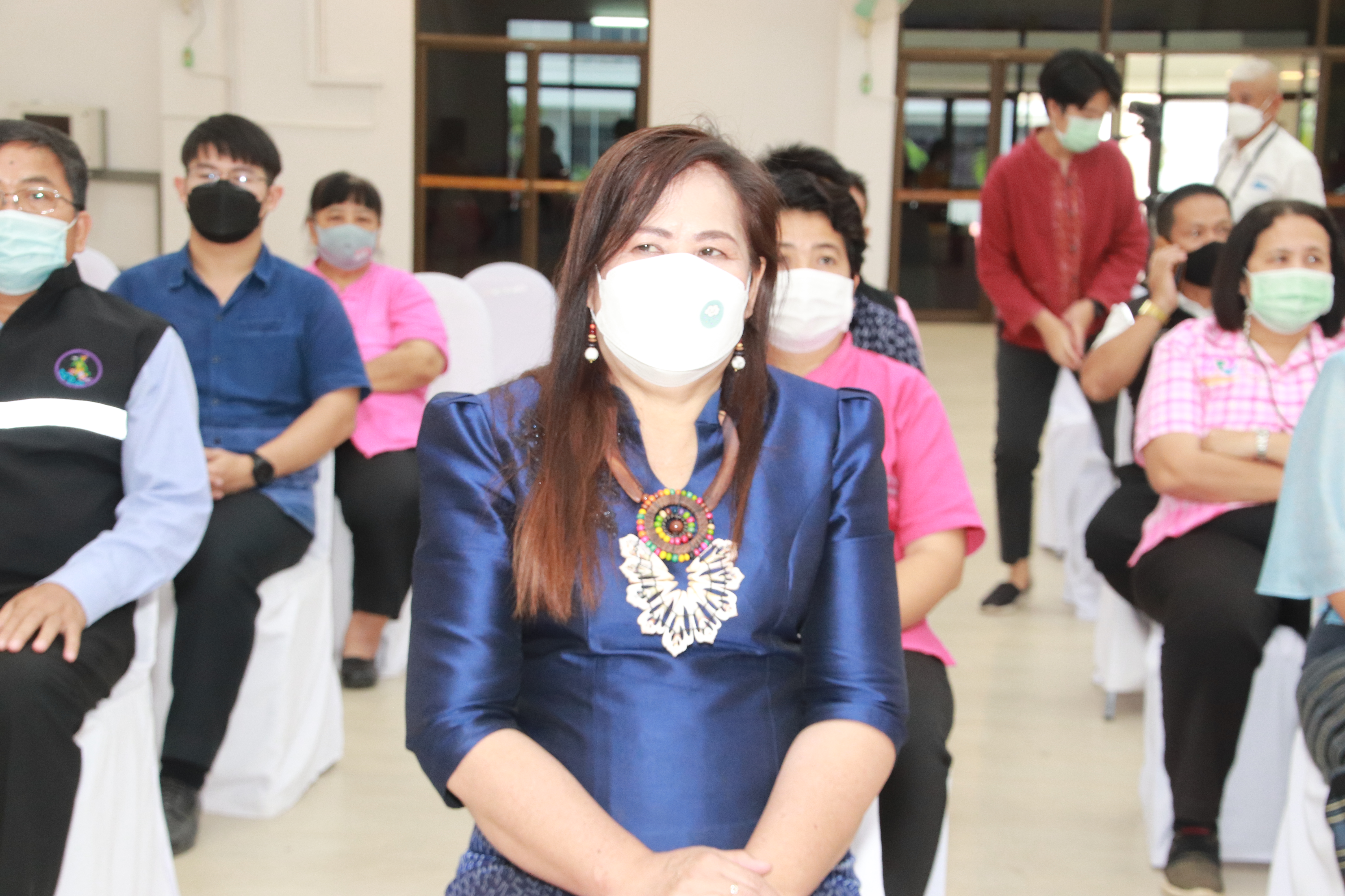 กำแพงเพชร เมืองมรดกโลก : พช.กำแพงเพชร ร่วมพิธีมอบสิ่งของบริจาคให้กับชาวบ้านที่ขาดแคลนและผู้พิการ/ผู้สูงอายุ