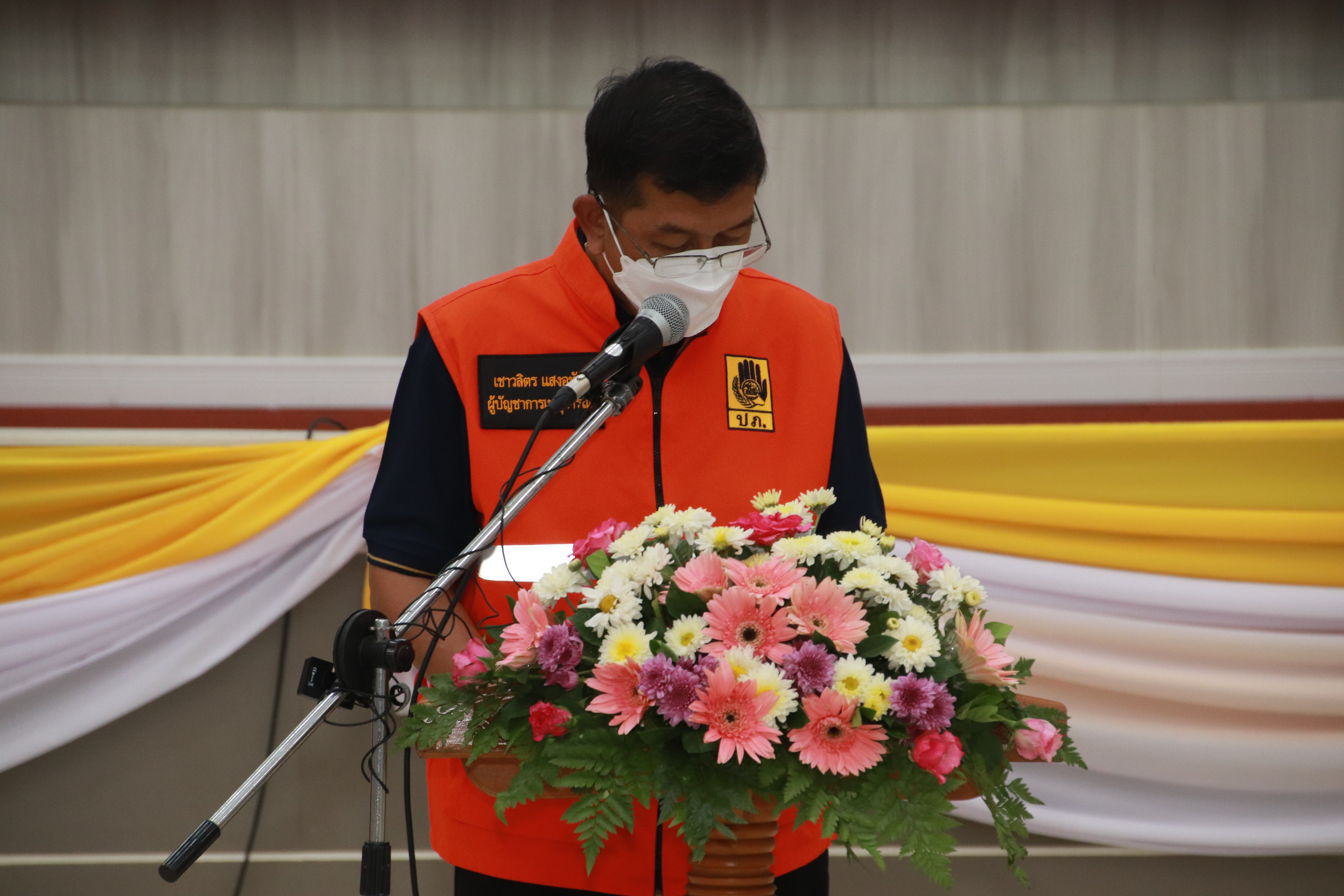 กำแพงเพชร เมืองมรดกโลก : พช.กำแพงเพชร ร่วมพิธีมอบสิ่งของบริจาคให้กับชาวบ้านที่ขาดแคลนและผู้พิการ/ผู้สูงอายุ