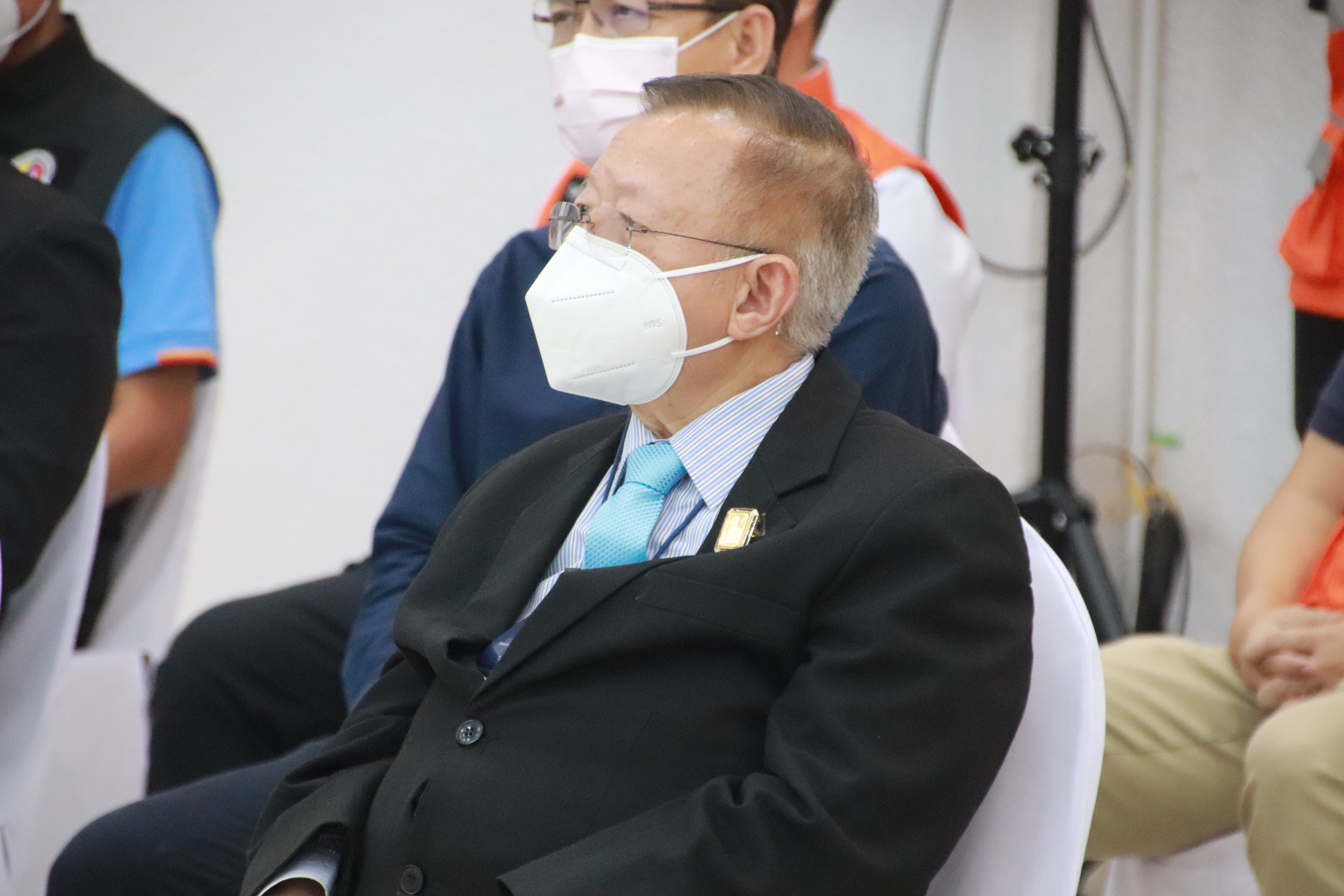 กำแพงเพชร เมืองมรดกโลก : พช.กำแพงเพชร ร่วมพิธีมอบสิ่งของบริจาคให้กับชาวบ้านที่ขาดแคลนและผู้พิการ/ผู้สูงอายุ