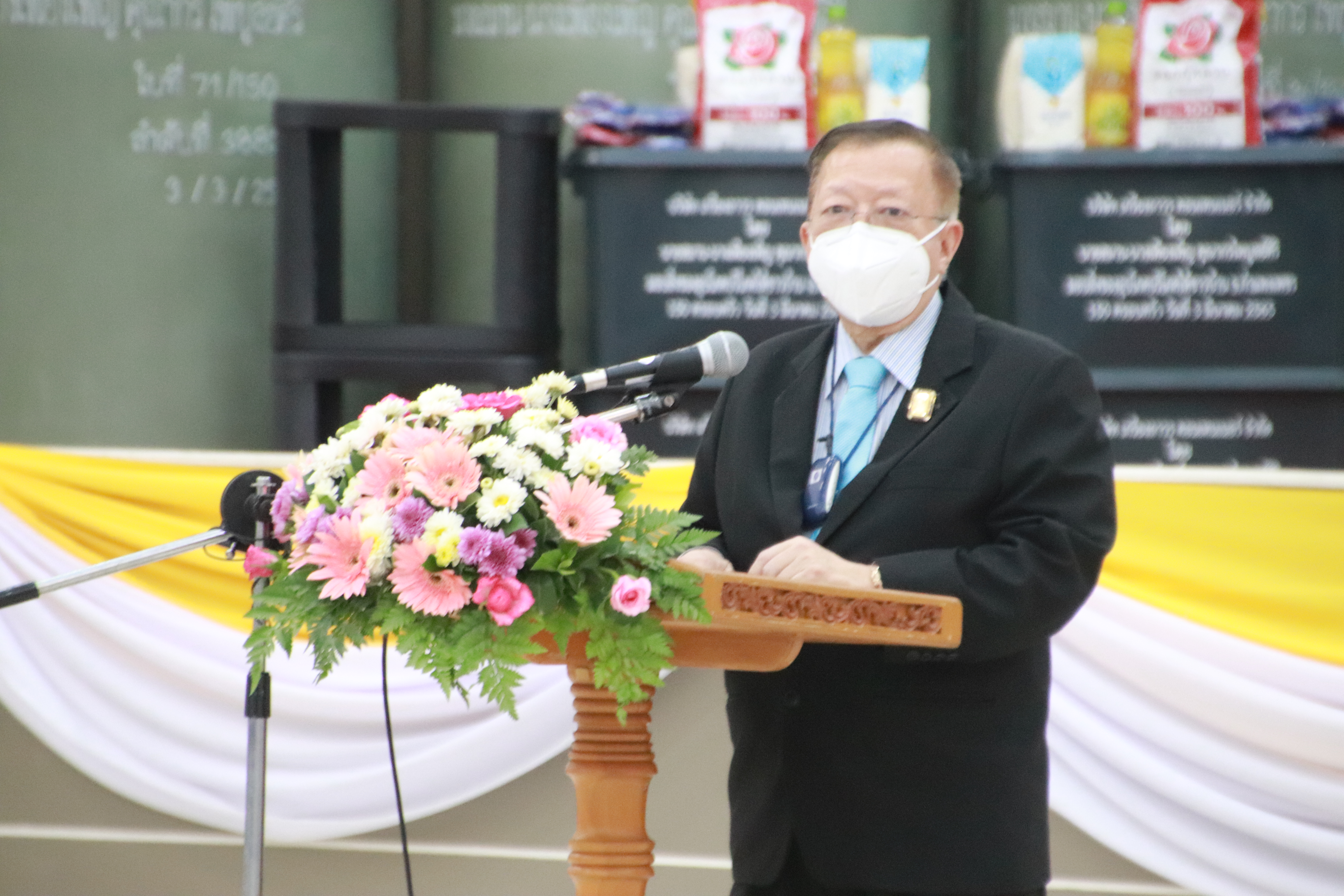 กำแพงเพชร เมืองมรดกโลก : พช.กำแพงเพชร ร่วมพิธีมอบสิ่งของบริจาคให้กับชาวบ้านที่ขาดแคลนและผู้พิการ/ผู้สูงอายุ