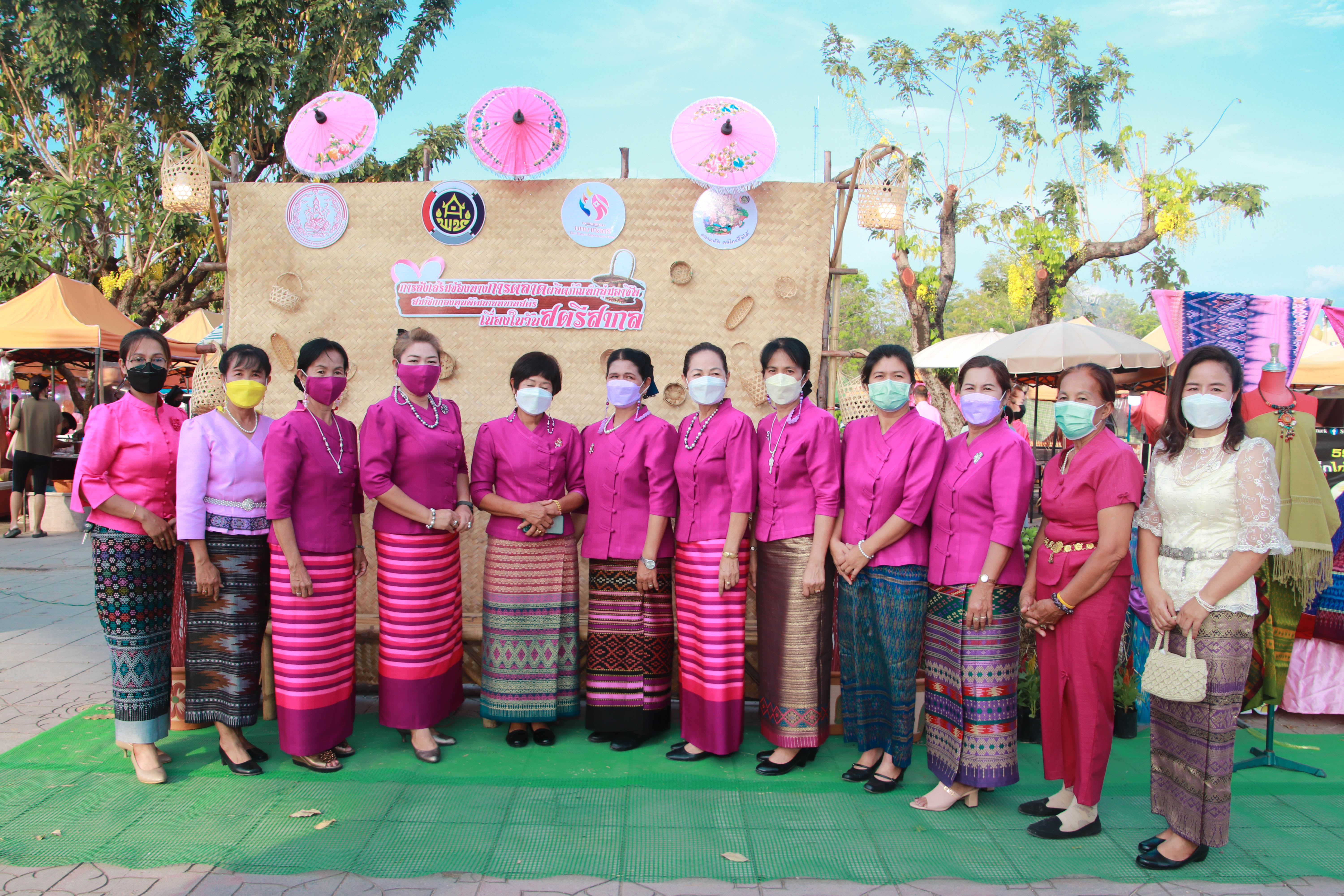 กำแพงเพชร เมืองมรดกโลก : พช.กำแพงเพชร เปิดโครงการส่งเสริมช่องทางการตลาดผลิตภัณฑ์กลุ่มอาชีพสมาชิกกองทุนพัฒนาบทบาทสตรีเนื่องในวันสตรีสากล