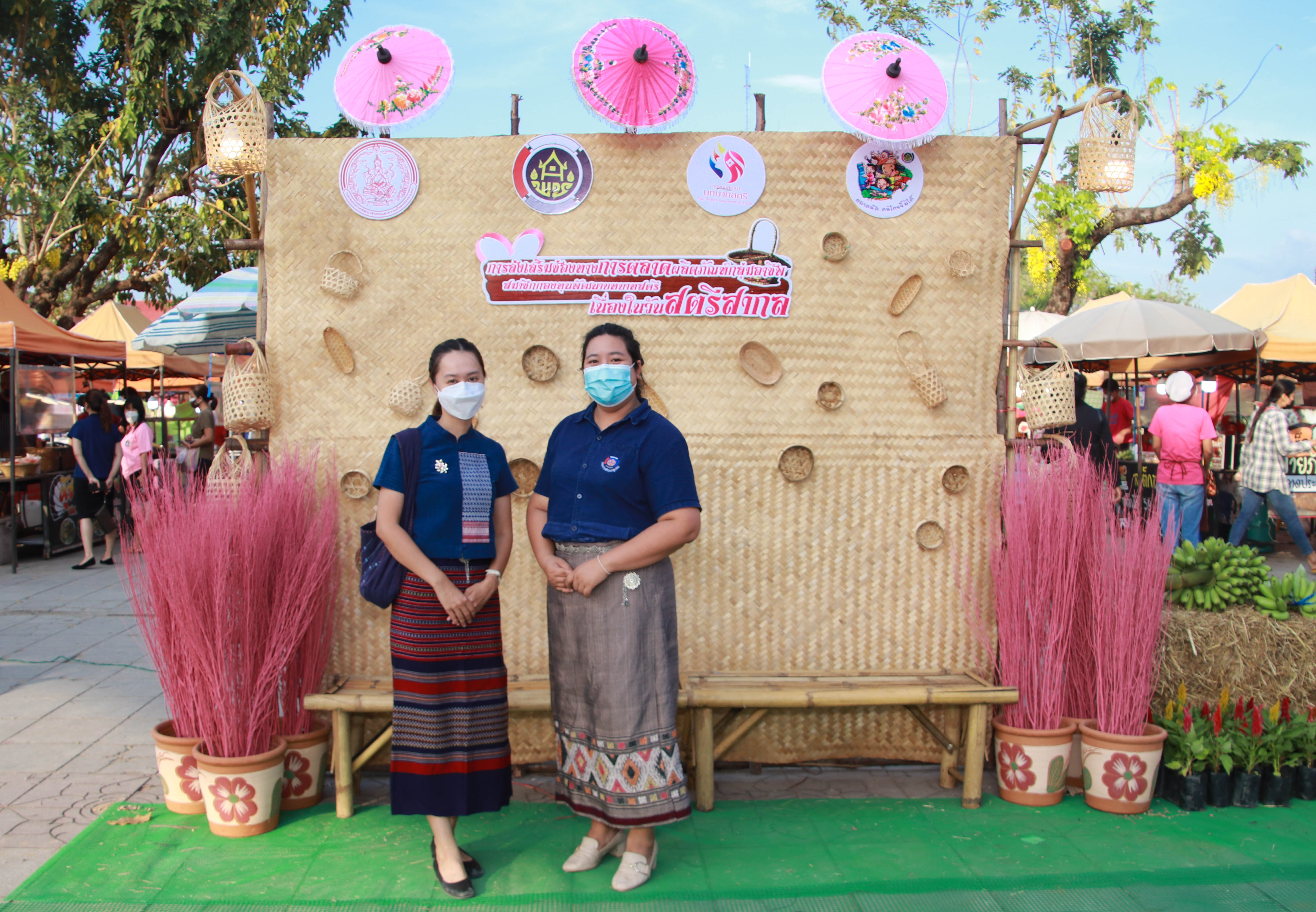 กำแพงเพชร เมืองมรดกโลก : พช.กำแพงเพชร เปิดโครงการส่งเสริมช่องทางการตลาดผลิตภัณฑ์กลุ่มอาชีพสมาชิกกองทุนพัฒนาบทบาทสตรีเนื่องในวันสตรีสากล