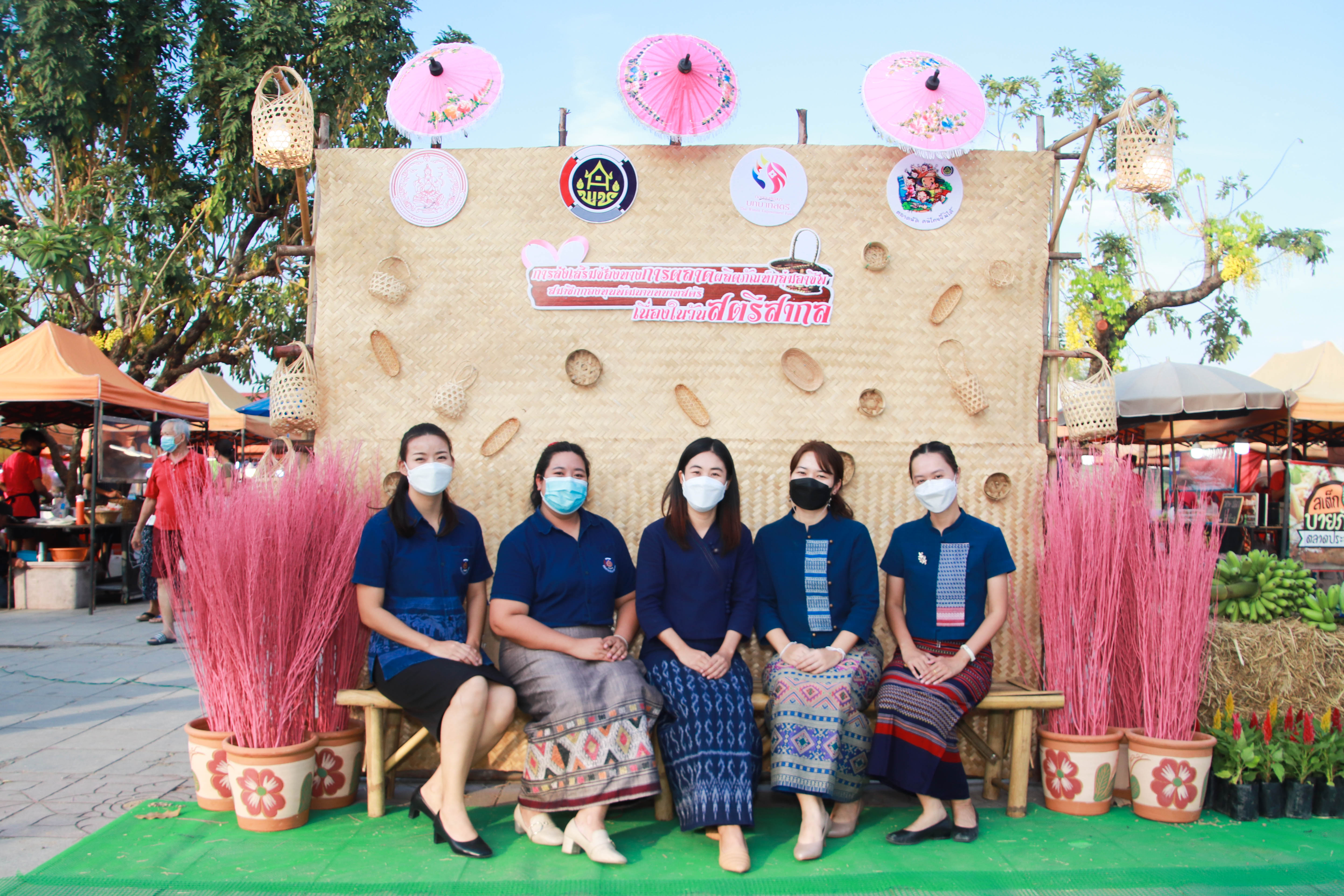 กำแพงเพชร เมืองมรดกโลก : พช.กำแพงเพชร เปิดโครงการส่งเสริมช่องทางการตลาดผลิตภัณฑ์กลุ่มอาชีพสมาชิกกองทุนพัฒนาบทบาทสตรีเนื่องในวันสตรีสากล