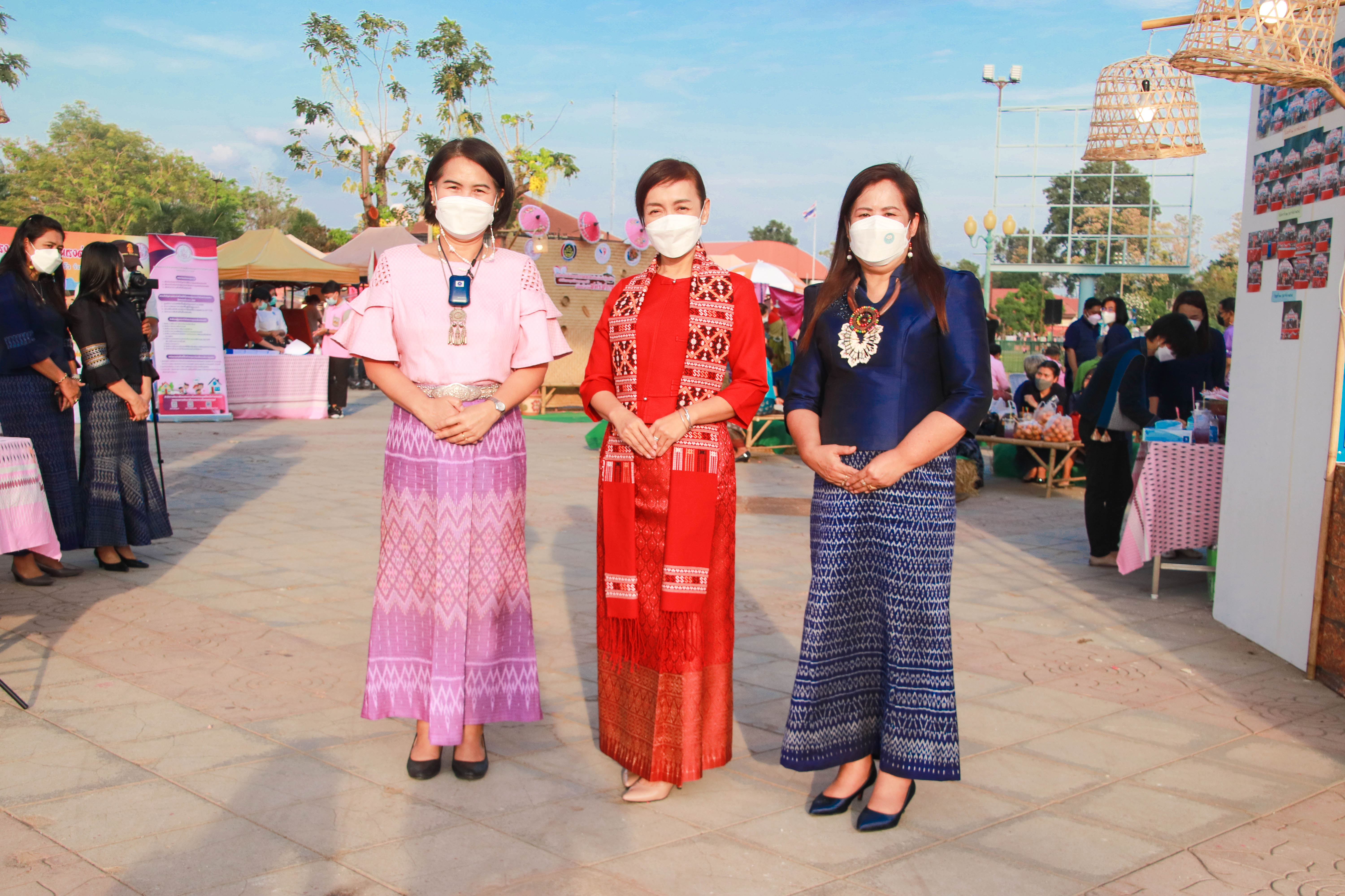 กำแพงเพชร เมืองมรดกโลก : พช.กำแพงเพชร เปิดโครงการส่งเสริมช่องทางการตลาดผลิตภัณฑ์กลุ่มอาชีพสมาชิกกองทุนพัฒนาบทบาทสตรีเนื่องในวันสตรีสากล