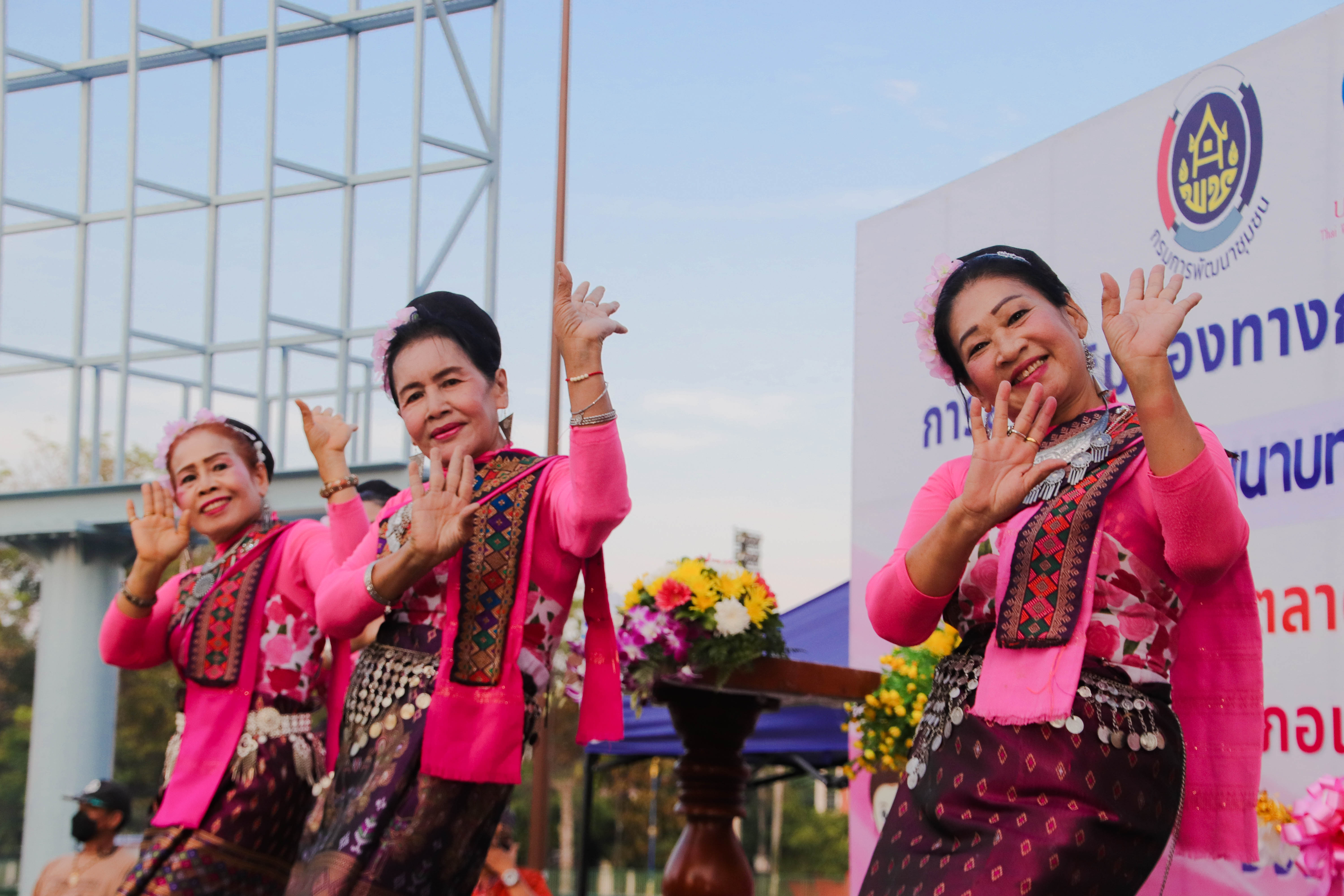 กำแพงเพชร เมืองมรดกโลก : พช.กำแพงเพชร เปิดโครงการส่งเสริมช่องทางการตลาดผลิตภัณฑ์กลุ่มอาชีพสมาชิกกองทุนพัฒนาบทบาทสตรีเนื่องในวันสตรีสากล