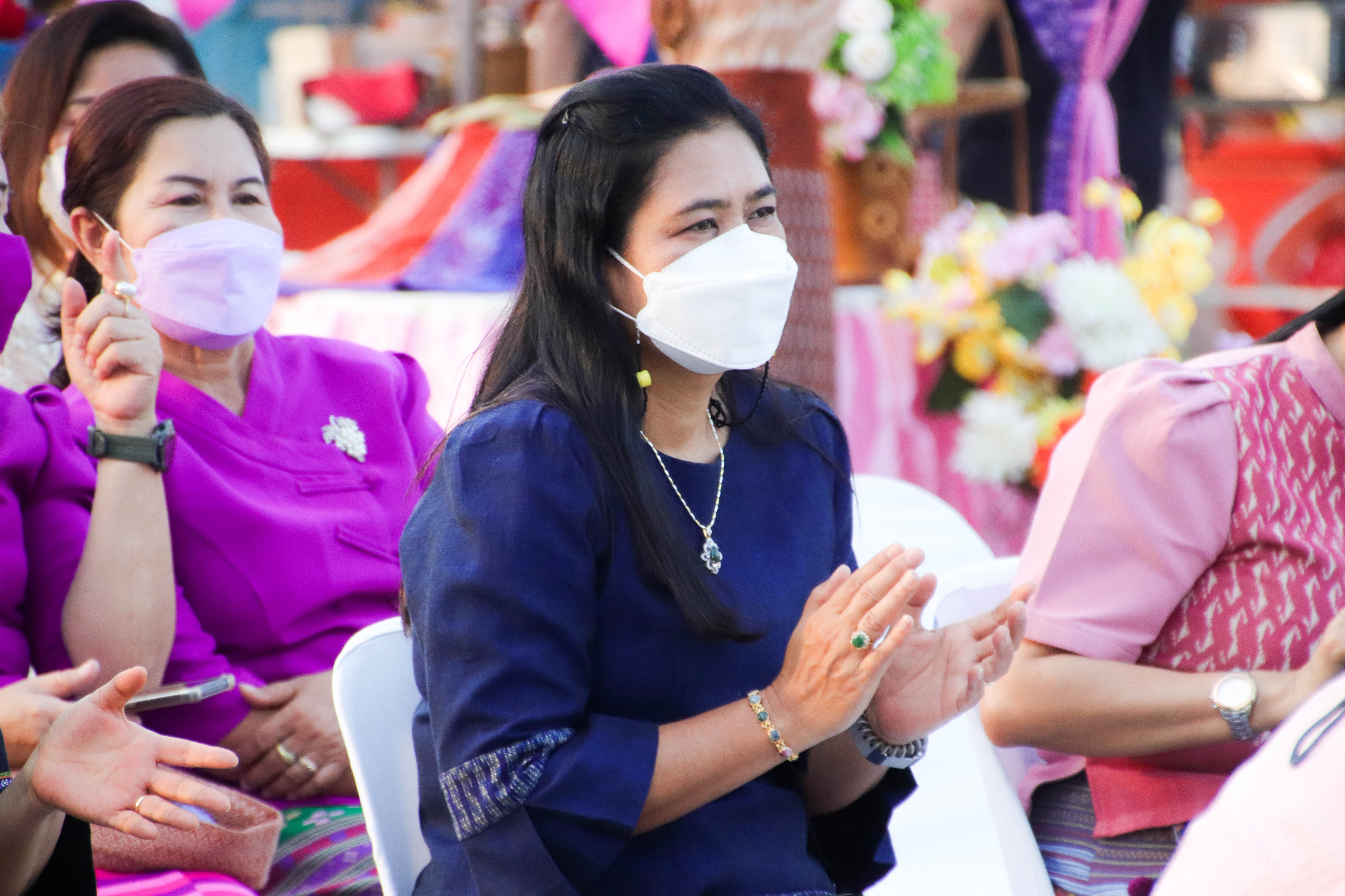 กำแพงเพชร เมืองมรดกโลก : พช.กำแพงเพชร เปิดโครงการส่งเสริมช่องทางการตลาดผลิตภัณฑ์กลุ่มอาชีพสมาชิกกองทุนพัฒนาบทบาทสตรีเนื่องในวันสตรีสากล