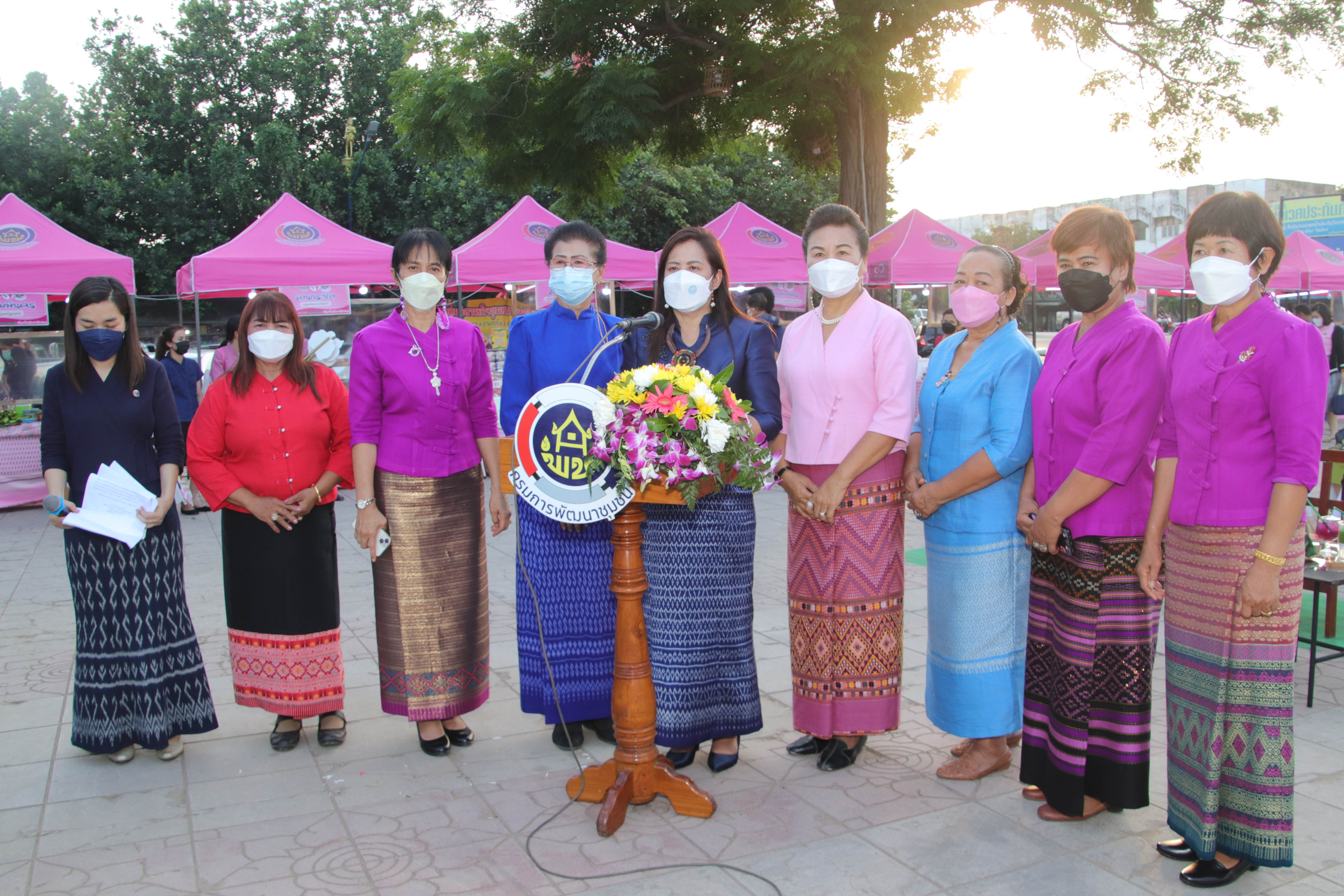 กำแพงเพชร เมืองมรดกโลก : พช.กำแพงเพชร เปิดโครงการส่งเสริมช่องทางการตลาดผลิตภัณฑ์กลุ่มอาชีพสมาชิกกองทุนพัฒนาบทบาทสตรีเนื่องในวันสตรีสากล