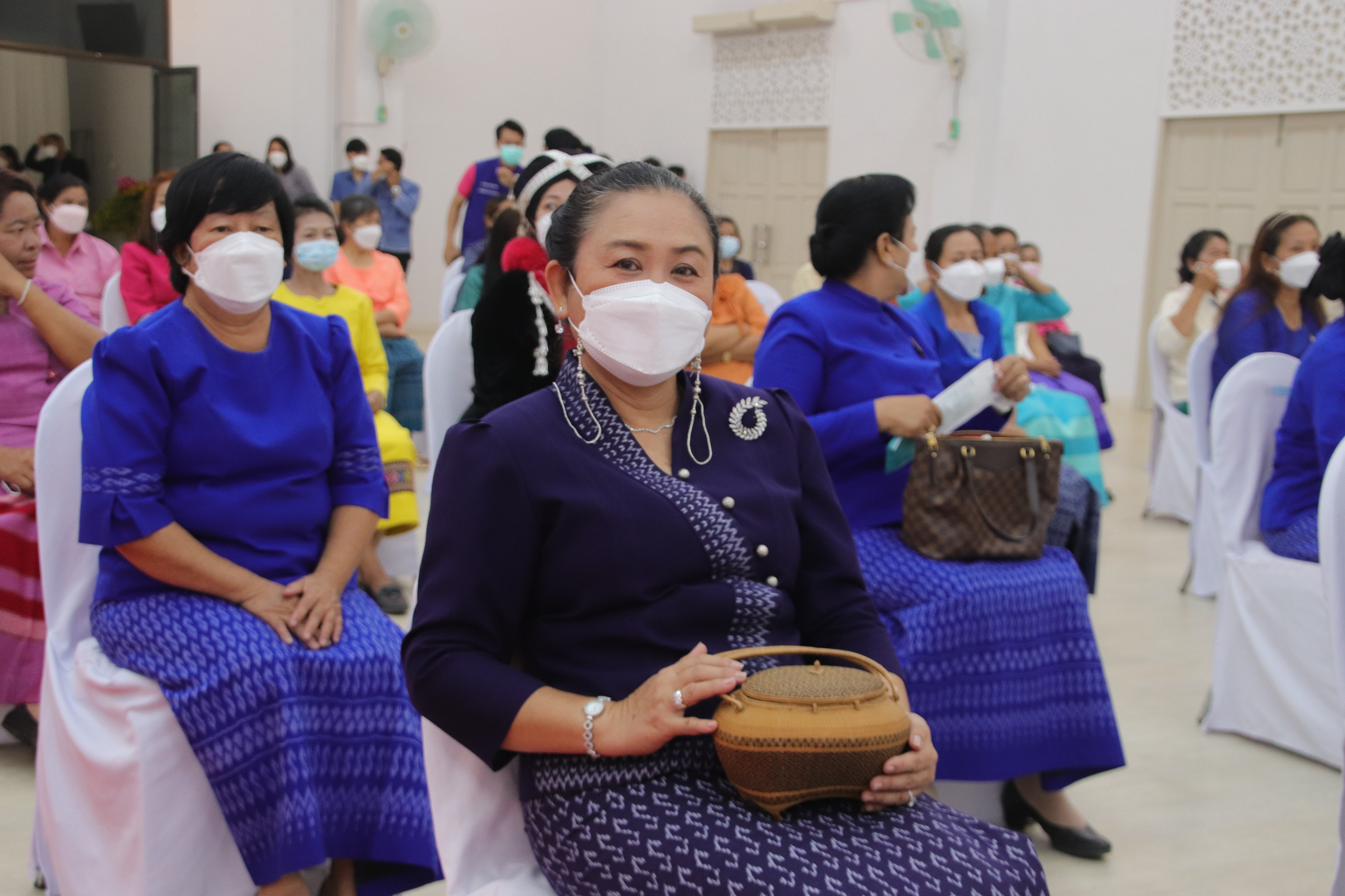 กําแพงเพชร เมืองมรดกโลก :  จังหวัดกำแพงเพชร จัดพิธีมอบแบบลายผ้าพระราชทาน “ผ้าขิดลายนารีรัตนราชกัญญา”