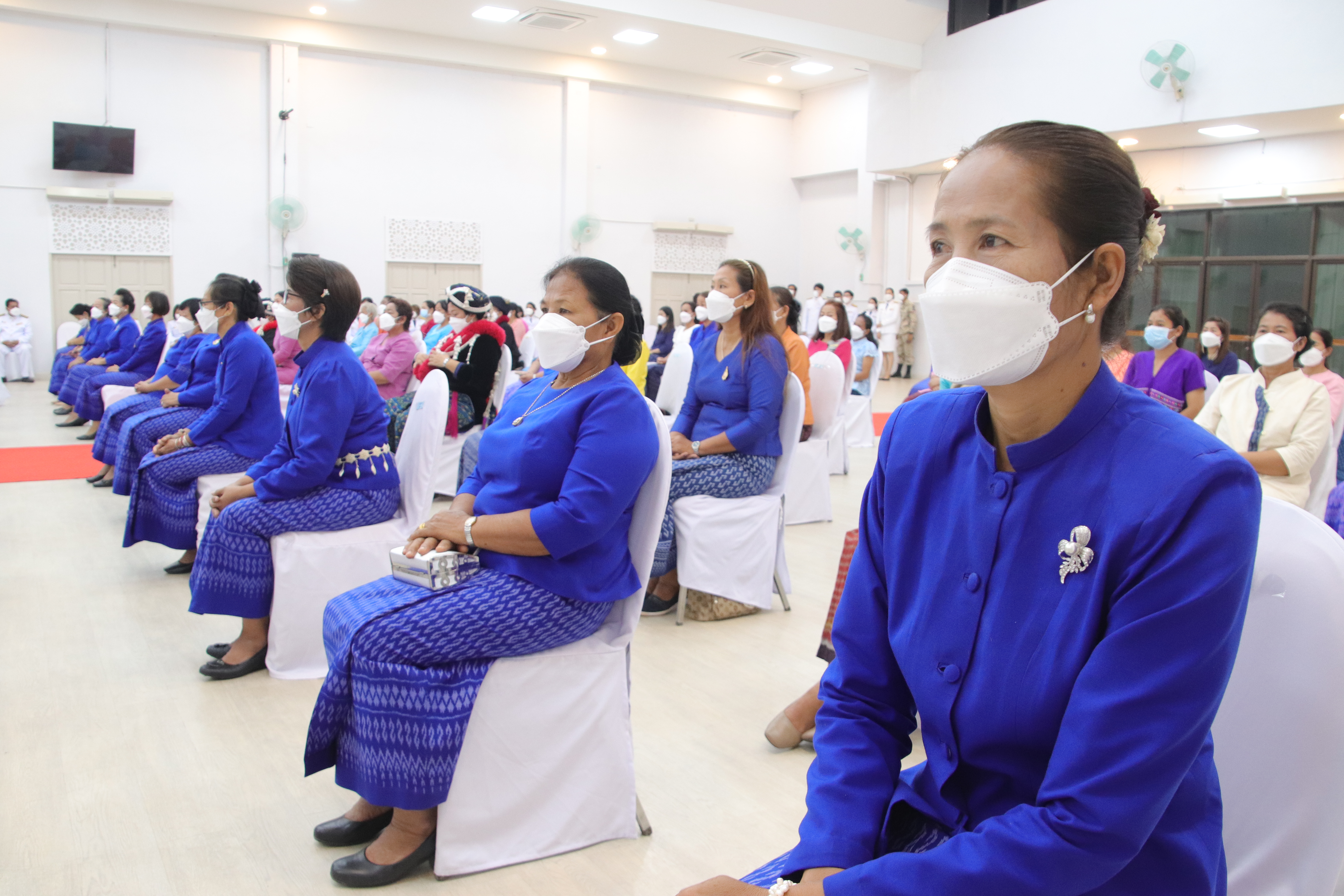 กําแพงเพชร เมืองมรดกโลก :  จังหวัดกำแพงเพชร จัดพิธีมอบแบบลายผ้าพระราชทาน “ผ้าขิดลายนารีรัตนราชกัญญา”