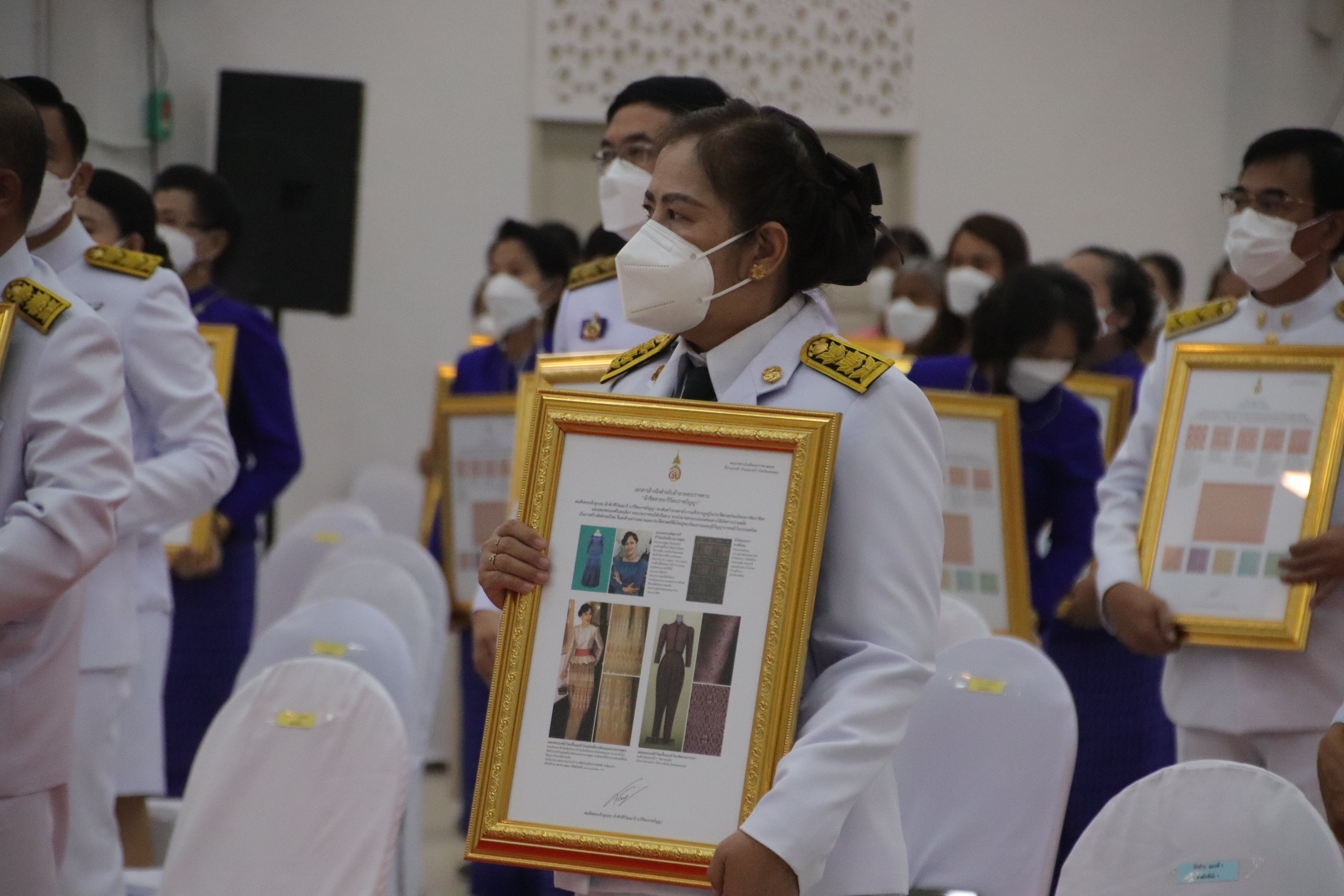 กําแพงเพชร เมืองมรดกโลก :  จังหวัดกำแพงเพชร จัดพิธีมอบแบบลายผ้าพระราชทาน “ผ้าขิดลายนารีรัตนราชกัญญา”
