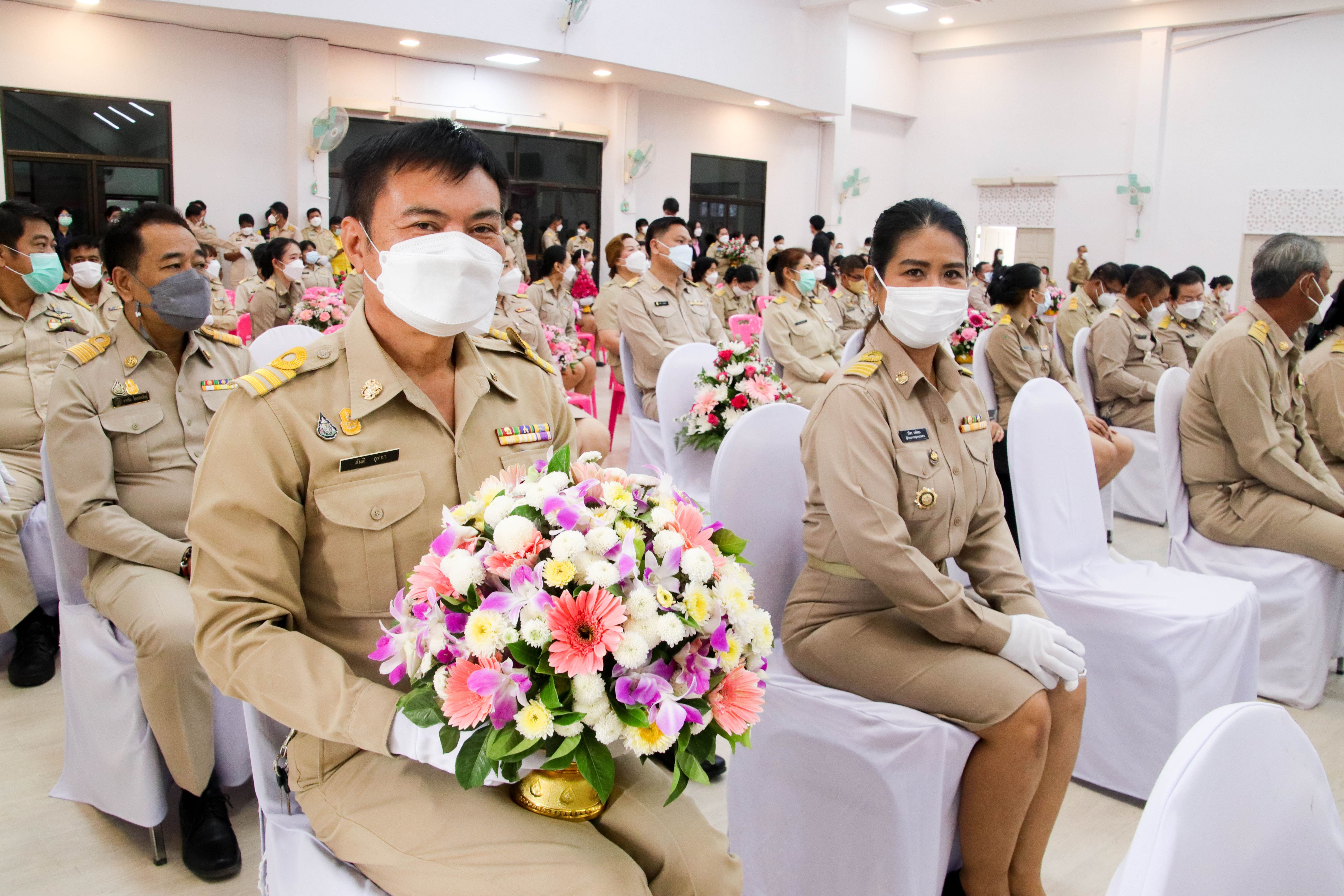 พช.กำแพงเพชร ร่วมพิธีถวายราชสักการะ ร.5 เนื่องในวันท้องถิ่นไทย ประจำปี 2565