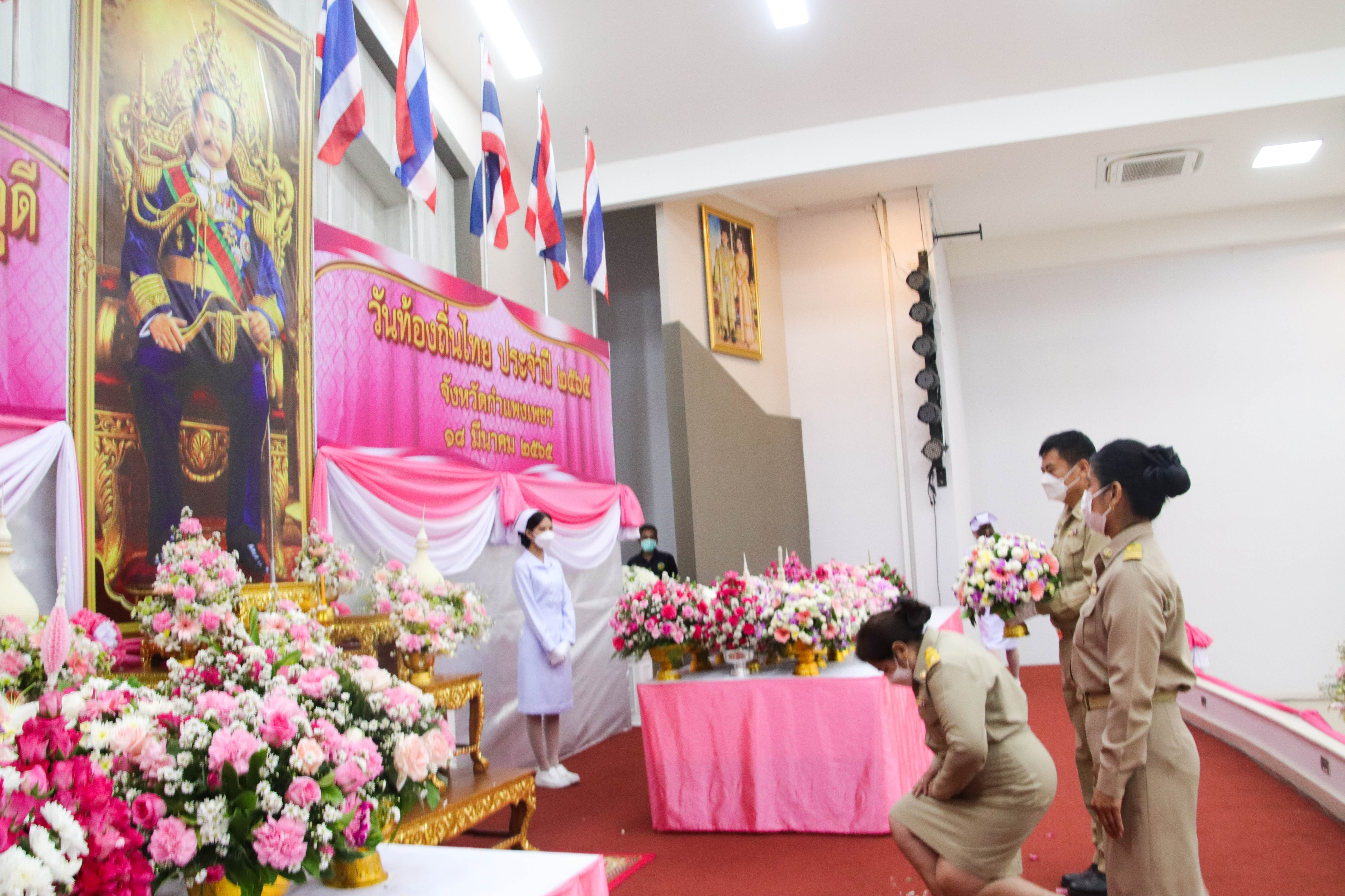 พช.กำแพงเพชร ร่วมพิธีถวายราชสักการะ ร.5 เนื่องในวันท้องถิ่นไทย ประจำปี 2565