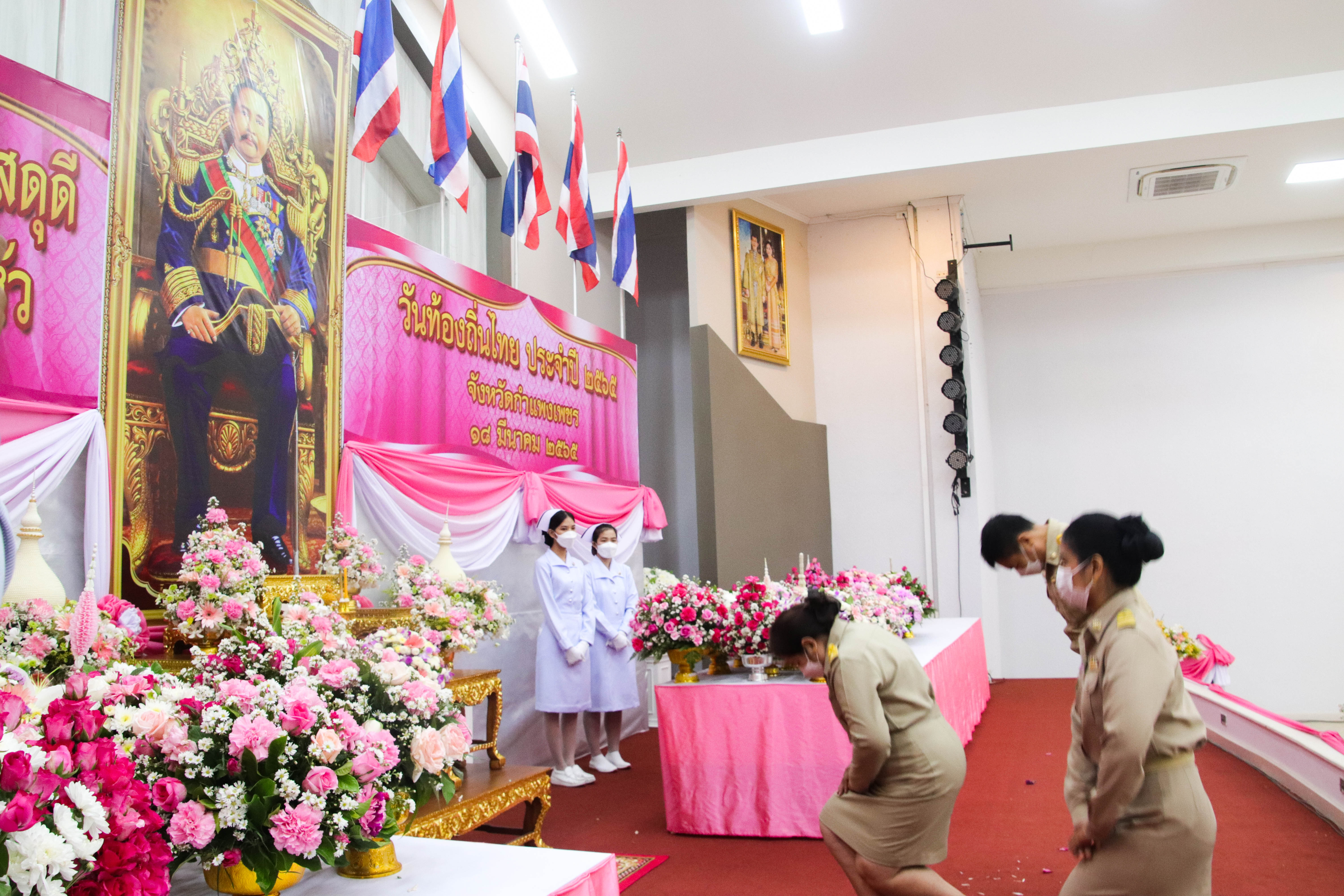พช.กำแพงเพชร ร่วมพิธีถวายราชสักการะ ร.5 เนื่องในวันท้องถิ่นไทย ประจำปี 2565