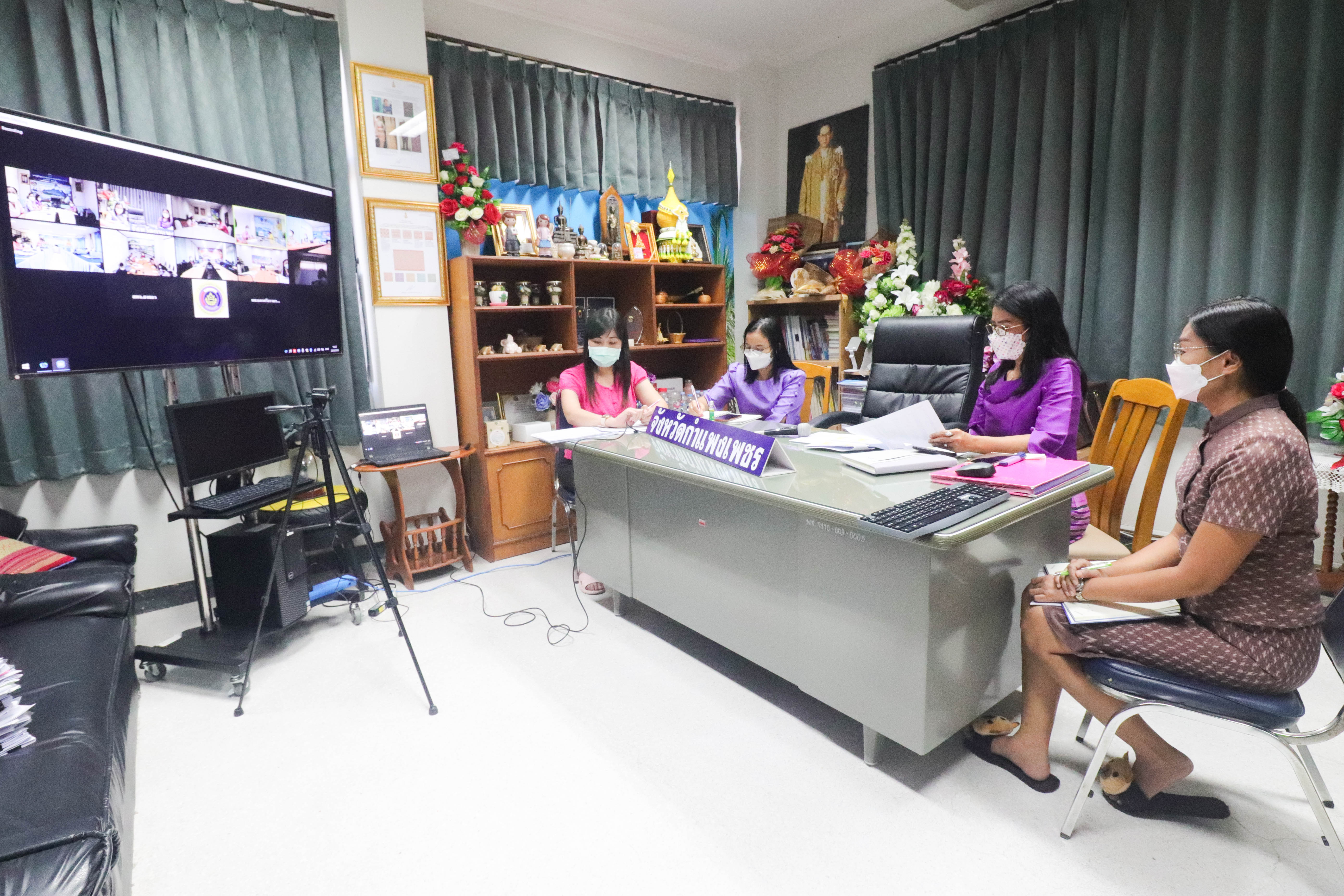 พช.กำแพงเพชร ร่วมประชุมติดตามผลการเบิกจ่ายและการใช้จ่ายงบประมาณปี 2565 กับผู้ตรวจราชการกรมการพัฒนาชุมชน