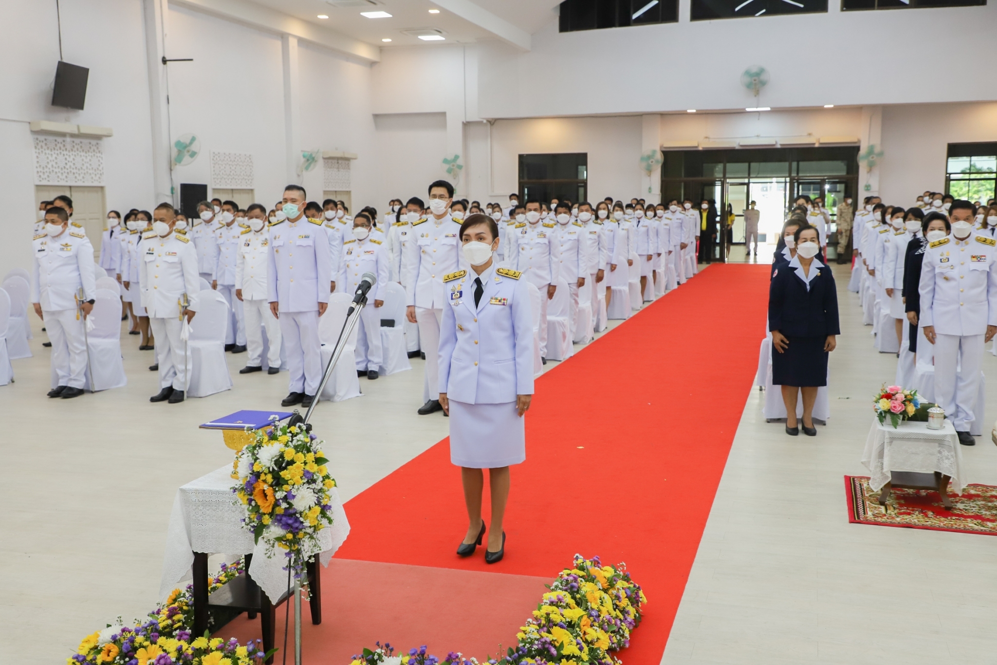 พช.กำแพงเพชร ร่วมพิธีวางพานพุ่มดอกไม้ถวายราชสักการะ เนื่องในวันที่ระลึกพระบาทสมเด็จพระนั่งเกล้าเจ้าอยู่หัว พระมหาเจษฎาราชเจ้า และวันข้าราชการพลเรือน ประจำปี 2565
