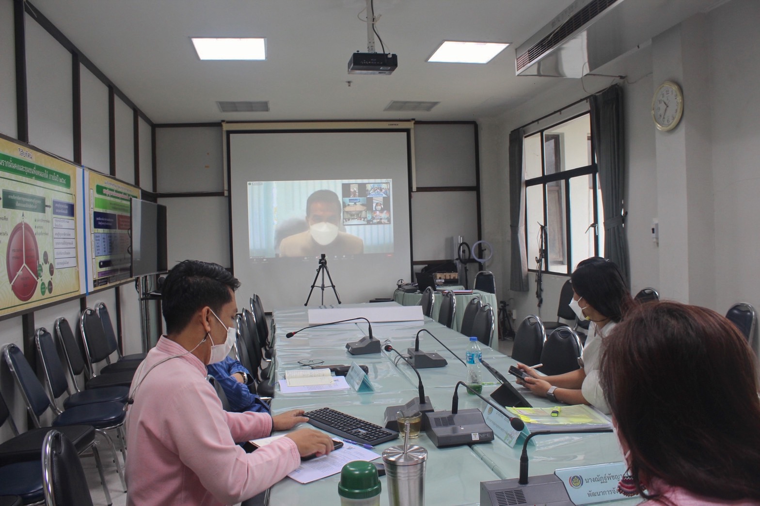 พช.กำแพงเพชร ร่วมประชุมการติดตามผลการบันทึกข้อมูลระบบ TPMAP Logbook และการสร้างความเข้าใจการขับเคลื่อนงานการขจัดความยากจนและพัฒนาคนทุกช่วงวัยอย่างยั่งยืนในระดับพื้นที่ผ่านระบบ  ZOOM Cloud Meeting