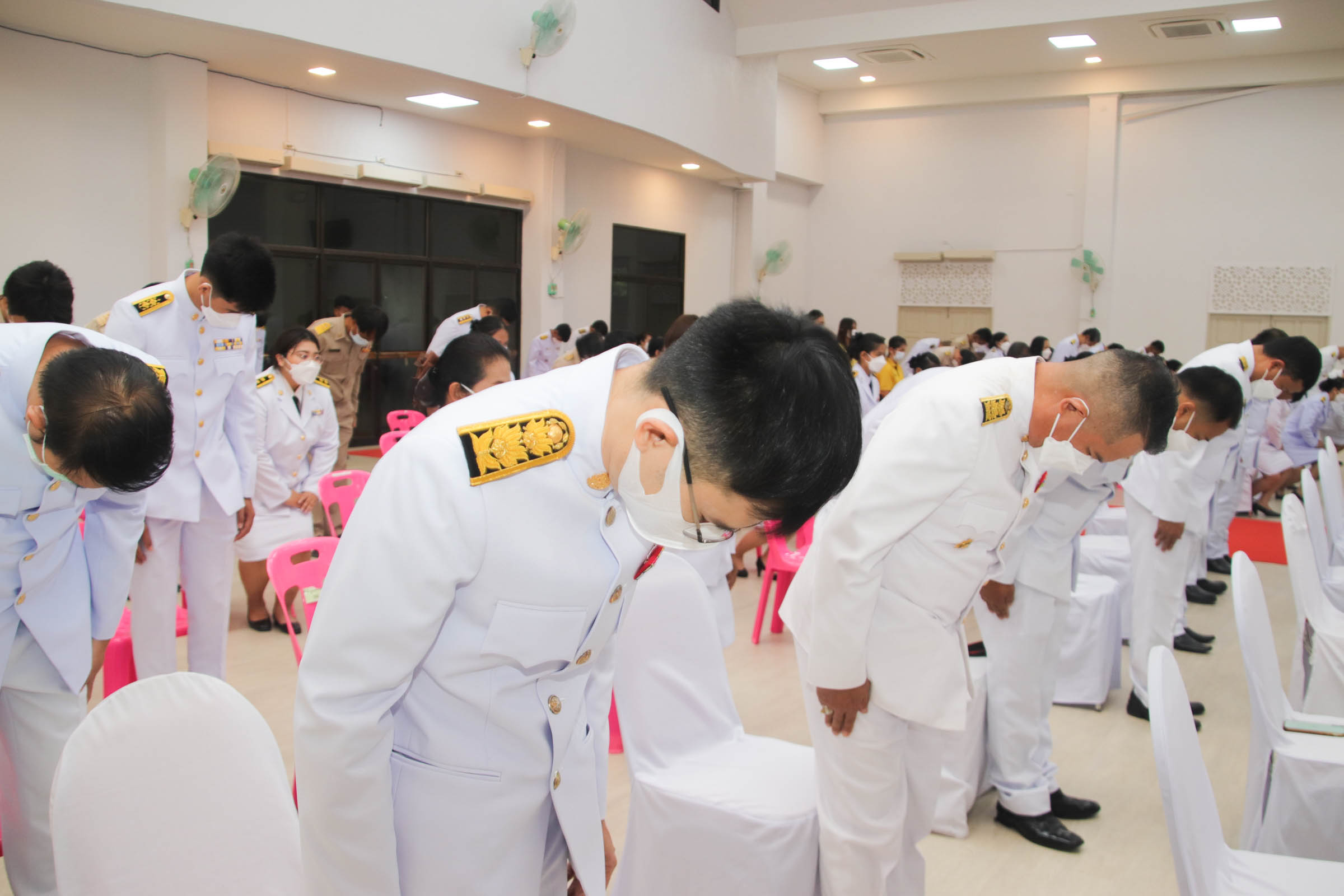 พช.กำแพงเพชร ร่วมพิธีถวายพวงมาลาสักการะ เบื้องหน้าพระบรม สาทิสลักษณ์ สมเด็จพระนเรศวรมหาราช และถวายราชสดุดี เนื่องในวันคล้ายวันสวรรคตสมเด็จพระนเรศวรมหาราช