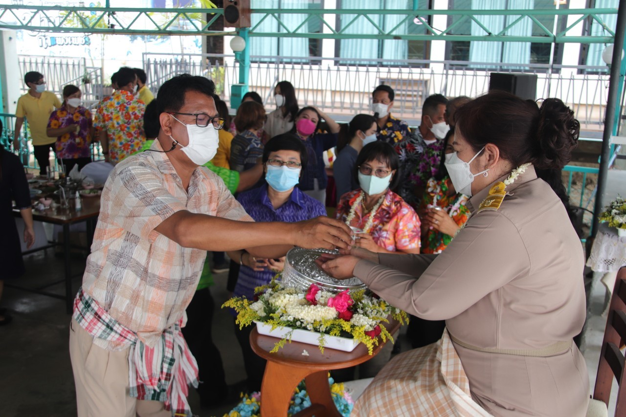 พช.กำแพงเพชร จัดกิจกรรม “สงกรานต์วิถีใหม่ สืบสานวัฒนธรรมไทย ท่านมาเราดีใจ ท่านไปเราคิดถึง”