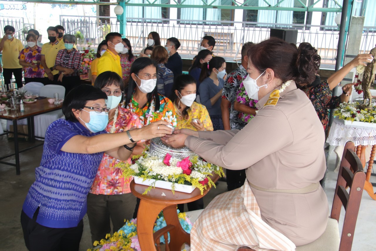 พช.กำแพงเพชร จัดกิจกรรม “สงกรานต์วิถีใหม่ สืบสานวัฒนธรรมไทย ท่านมาเราดีใจ ท่านไปเราคิดถึง”