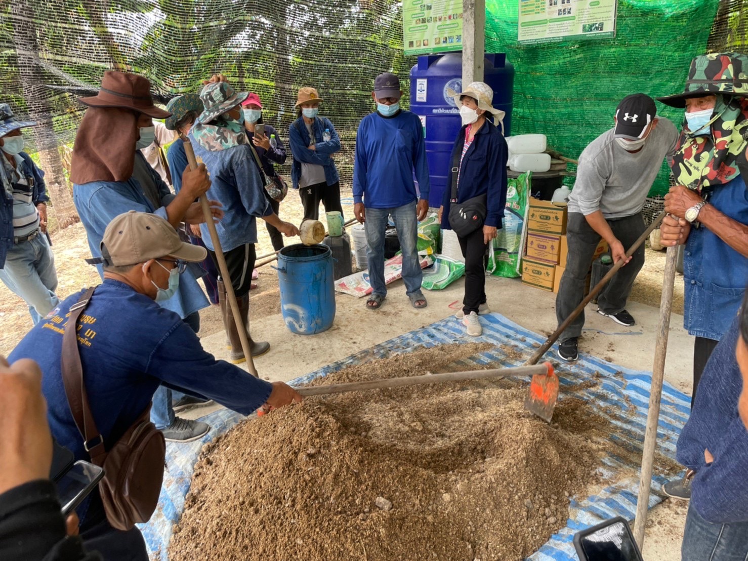 พช กำแพงเพชร และคณะกรรมการเครือข่ายโคก หนอง นา ระดับจังหวัด ร่วม  เอามื้อสามัคคี  ” โคก หนอง นา ” อำเภอขาณุวรลักษบุรี
