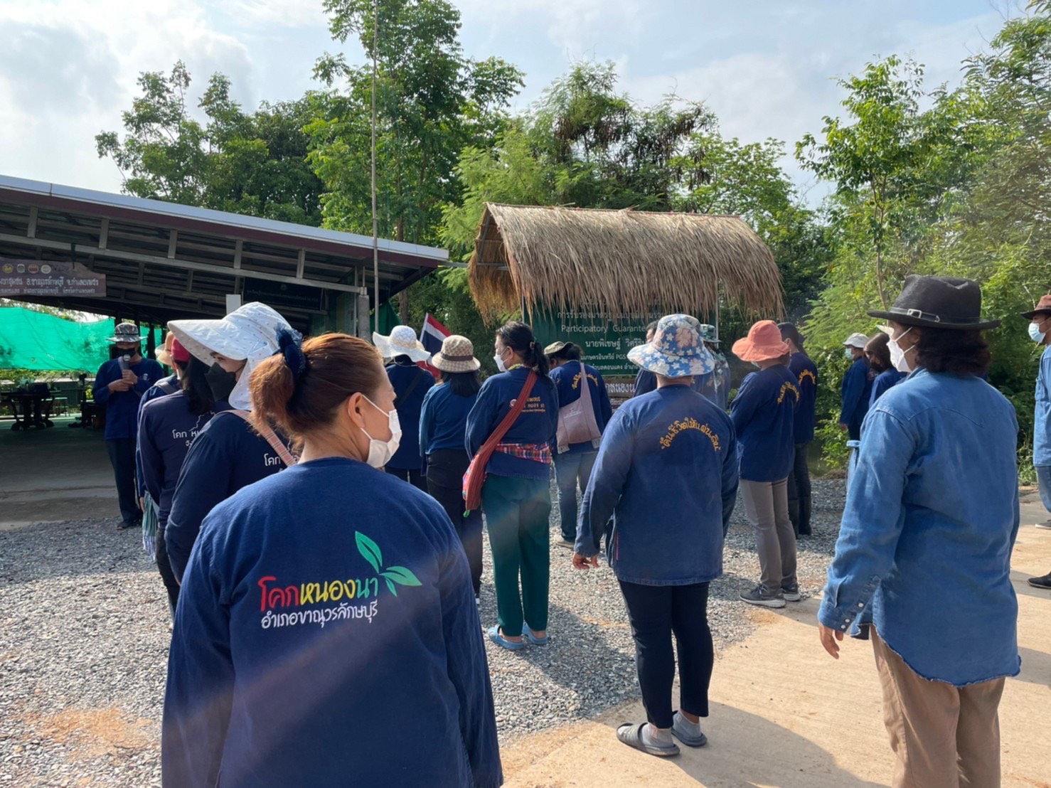 พช กำแพงเพชร และคณะกรรมการเครือข่ายโคก หนอง นา ระดับจังหวัด ร่วม  เอามื้อสามัคคี  ” โคก หนอง นา ” อำเภอขาณุวรลักษบุรี