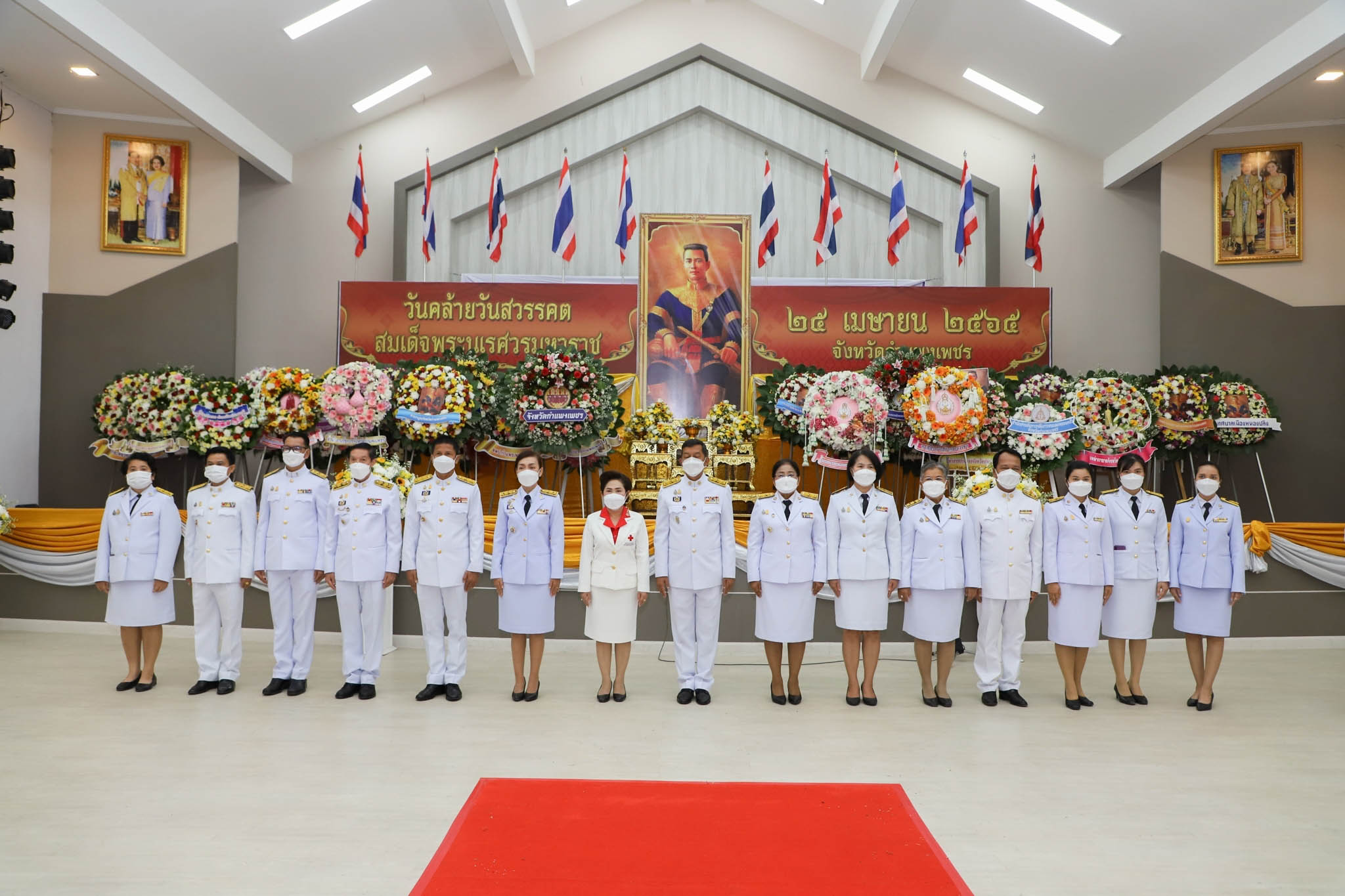 พช.กำแพงเพชร ร่วมพิธีถวายพวงมาลาสักการะ เบื้องหน้าพระบรม สาทิสลักษณ์ สมเด็จพระนเรศวรมหาราช และถวายราชสดุดี เนื่องในวันคล้ายวันสวรรคตสมเด็จพระนเรศวรมหาราช