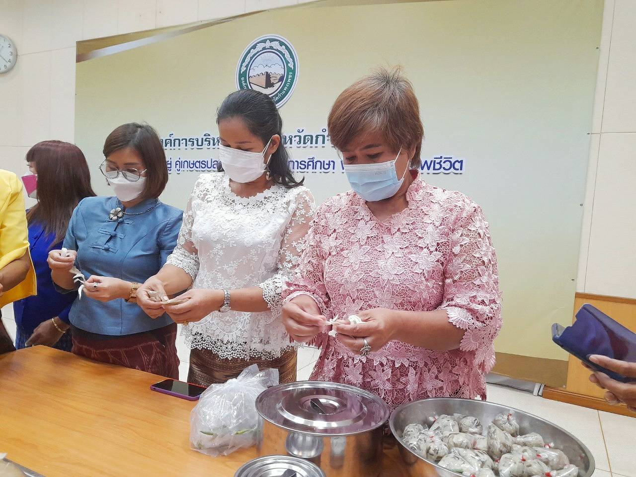 พช.กำแพงเพชร ดำเนินโครงการสตรีไทยยุคใหม่ใส่ใจคุณภาพชีวิตลดความเหลื่อมล้ำทางสังคม