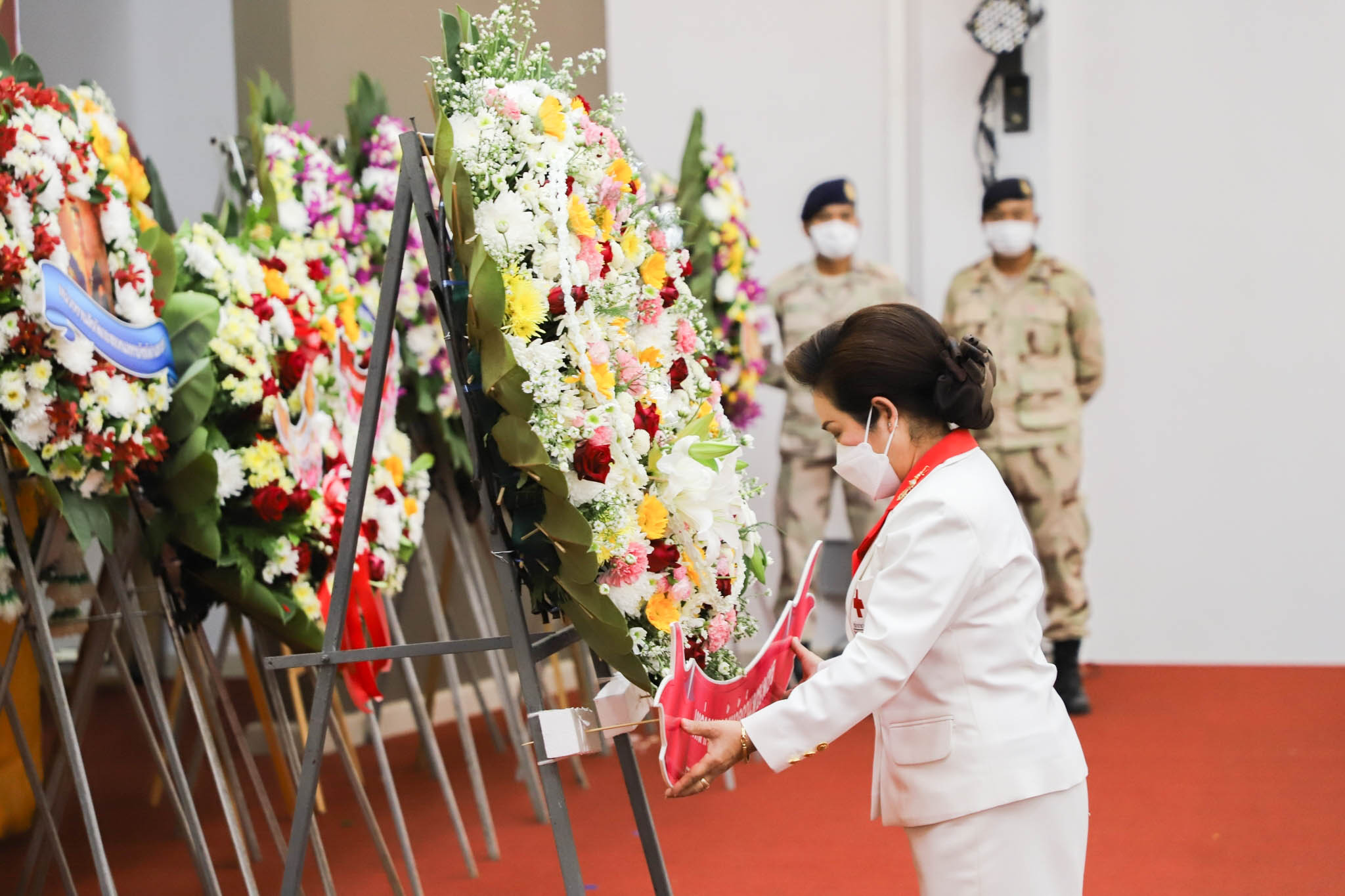 พช.กำแพงเพชร ร่วมพิธีถวายพวงมาลาสักการะ เบื้องหน้าพระบรม สาทิสลักษณ์ สมเด็จพระนเรศวรมหาราช และถวายราชสดุดี เนื่องในวันคล้ายวันสวรรคตสมเด็จพระนเรศวรมหาราช