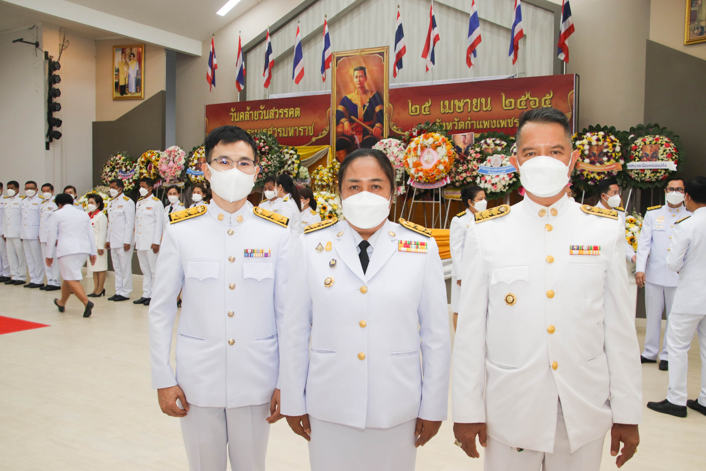 พช.กำแพงเพชร ร่วมพิธีถวายพวงมาลาสักการะ เบื้องหน้าพระบรม สาทิสลักษณ์ สมเด็จพระนเรศวรมหาราช และถวายราชสดุดี เนื่องในวันคล้ายวันสวรรคตสมเด็จพระนเรศวรมหาราช