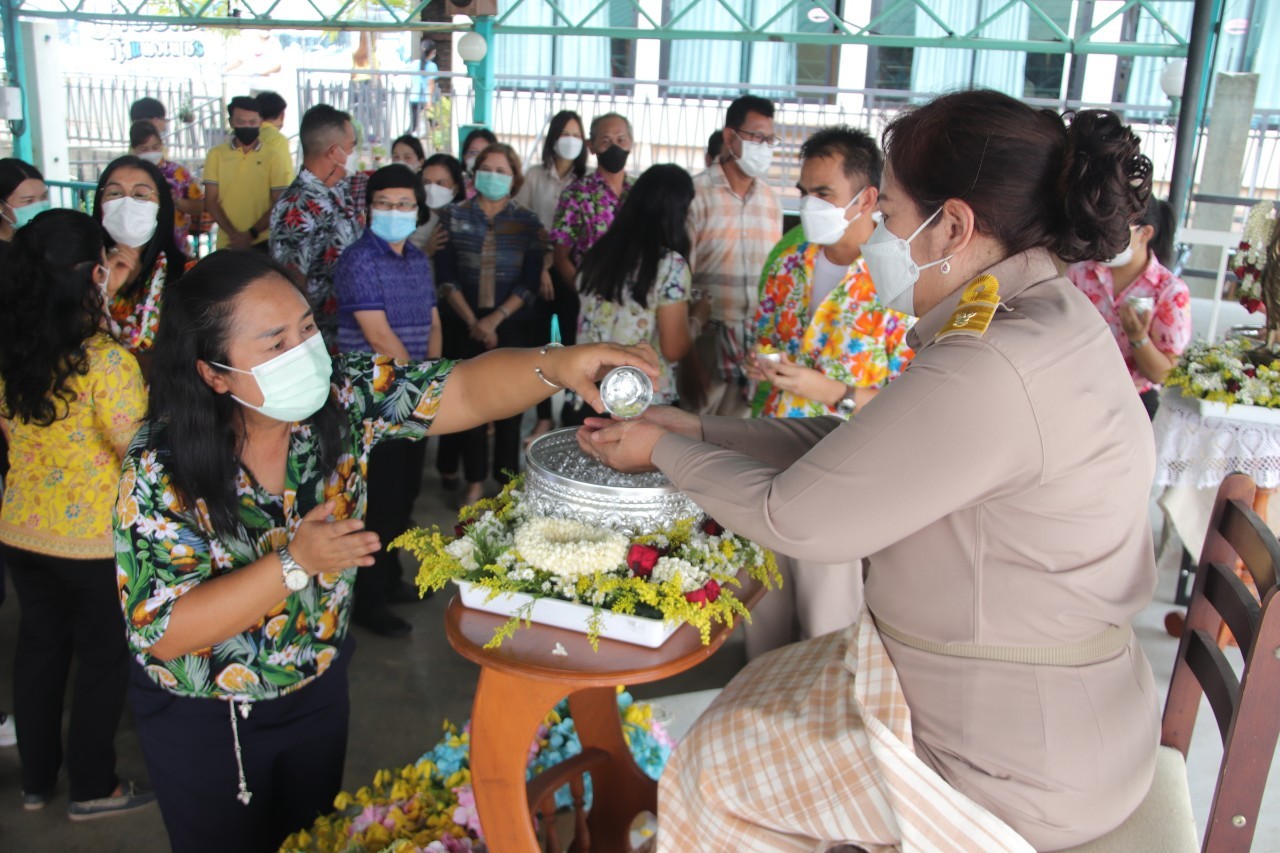พช.กำแพงเพชร จัดกิจกรรม “สงกรานต์วิถีใหม่ สืบสานวัฒนธรรมไทย ท่านมาเราดีใจ ท่านไปเราคิดถึง”
