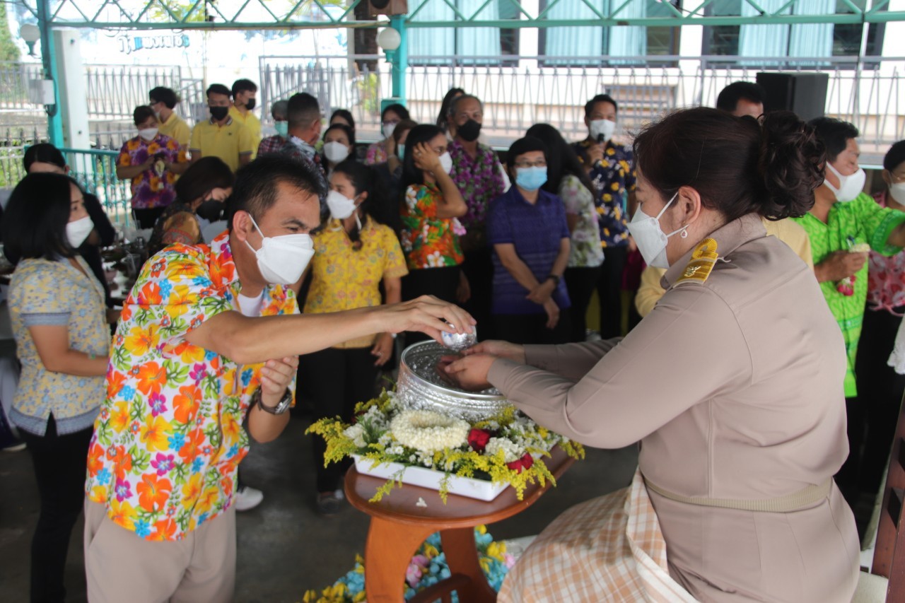 พช.กำแพงเพชร จัดกิจกรรม “สงกรานต์วิถีใหม่ สืบสานวัฒนธรรมไทย ท่านมาเราดีใจ ท่านไปเราคิดถึง”