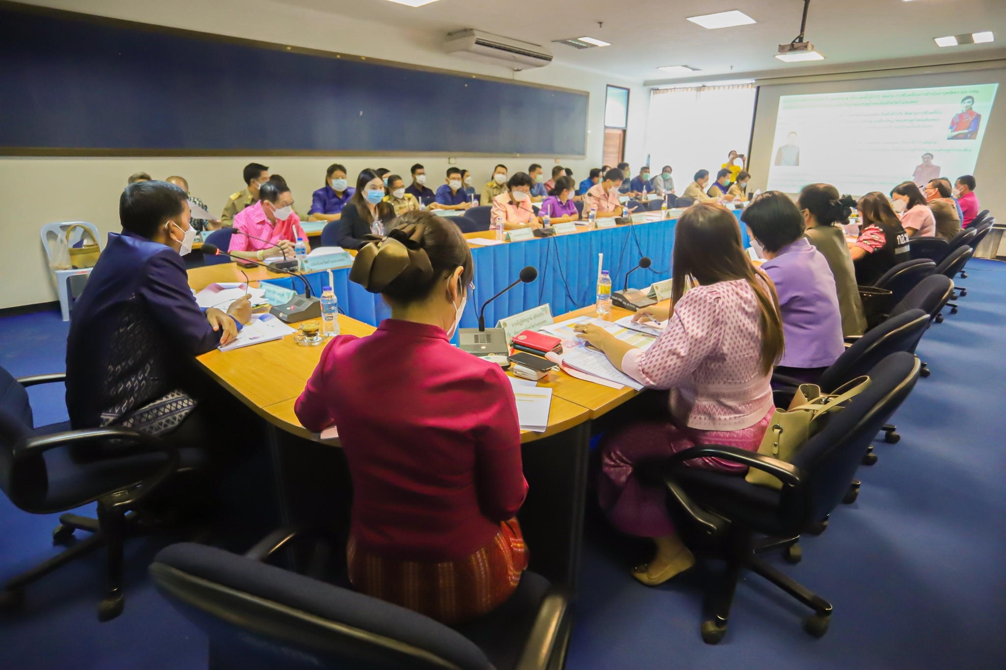 พช.กำแพงเพชร ประชุมคณะกรรมการบริหารศูนย์อำนวยการขจัดความยากจนและพัฒนาคนทุกช่วงวัยอย่างยั่งยืนตามหลักปรัชญาของเศรษฐกิจพอเพียงจังหวัดกำแพงเพชร