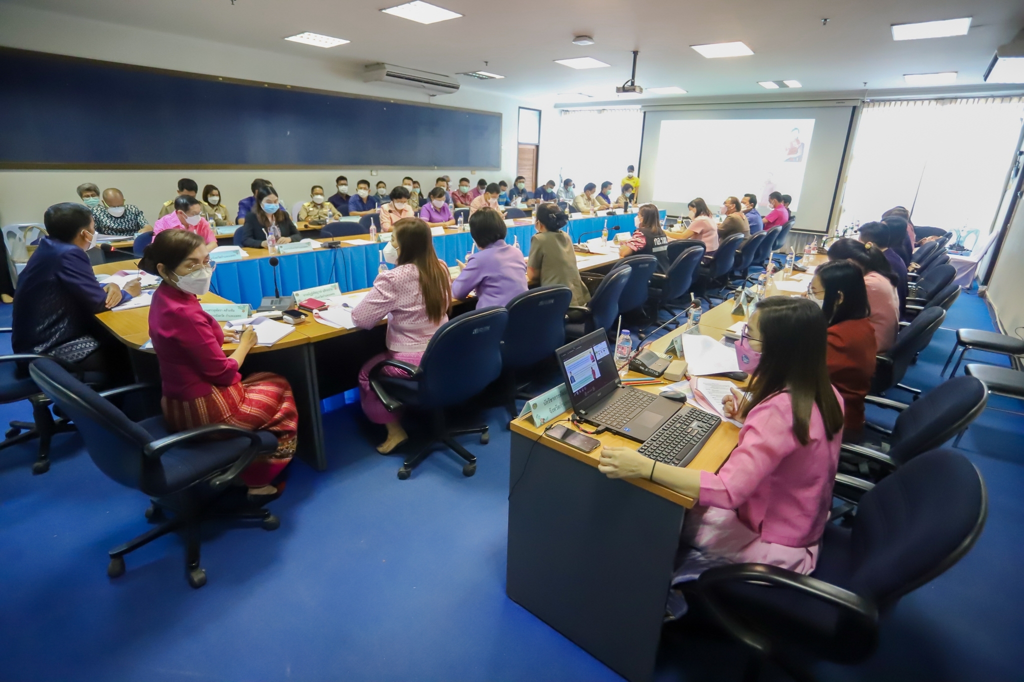 พช.กำแพงเพชร ประชุมคณะกรรมการบริหารศูนย์อำนวยการขจัดความยากจนและพัฒนาคนทุกช่วงวัยอย่างยั่งยืนตามหลักปรัชญาของเศรษฐกิจพอเพียงจังหวัดกำแพงเพชร
